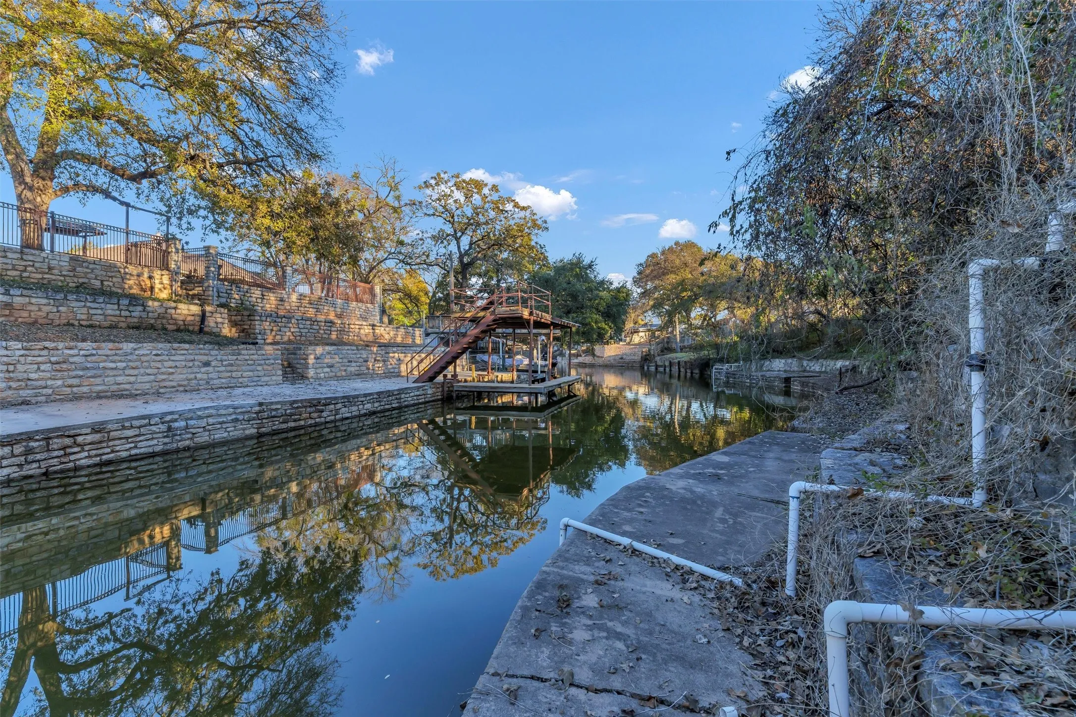 Single Family Residence For Sale in Hood County , 2801 Weylene Paseo, Granbury, Texas 76049, 3 Bedroom, 4 Bathroom, 3 Garage spaces, 2,609 Sqft, built in 2006, Preowned, mls#21129412, Real Estate Agent in Granbury, Homes For Sale in Hood county, Homes For Sale in Granbury, Realtor in Granbury Texas, Real Estate Brokerage Independent Realty Texas, Luminita Cordes Realtor
