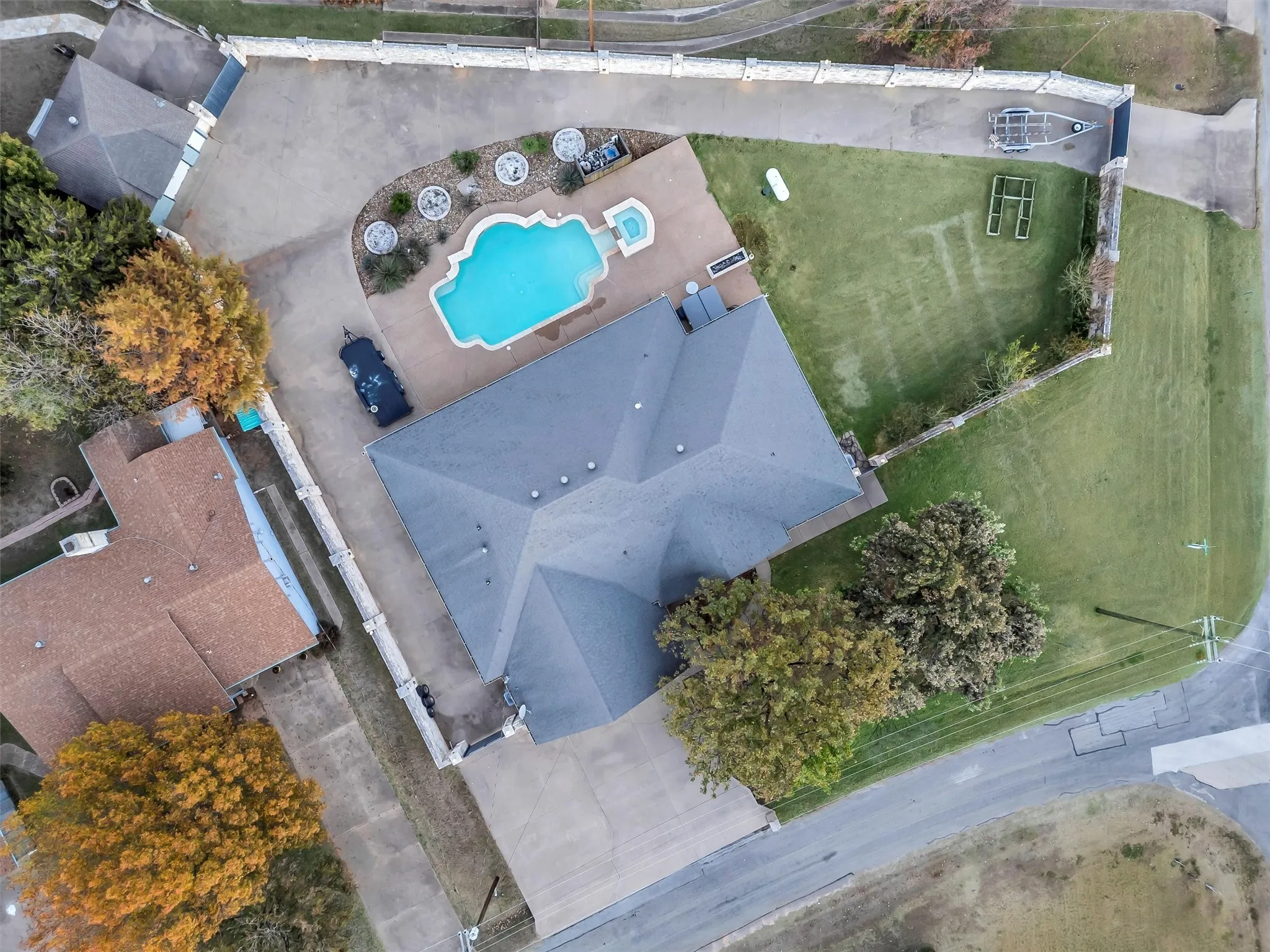 Single Family Residence For Sale in Hood County , 2801 Weylene Paseo, Granbury, Texas 76049, 3 Bedroom, 4 Bathroom, 3 Garage spaces, 2,609 Sqft, built in 2006, Preowned, mls#21129412, Real Estate Agent in Granbury, Homes For Sale in Hood county, Homes For Sale in Granbury, Realtor in Granbury Texas, Real Estate Brokerage Independent Realty Texas, Luminita Cordes Realtor