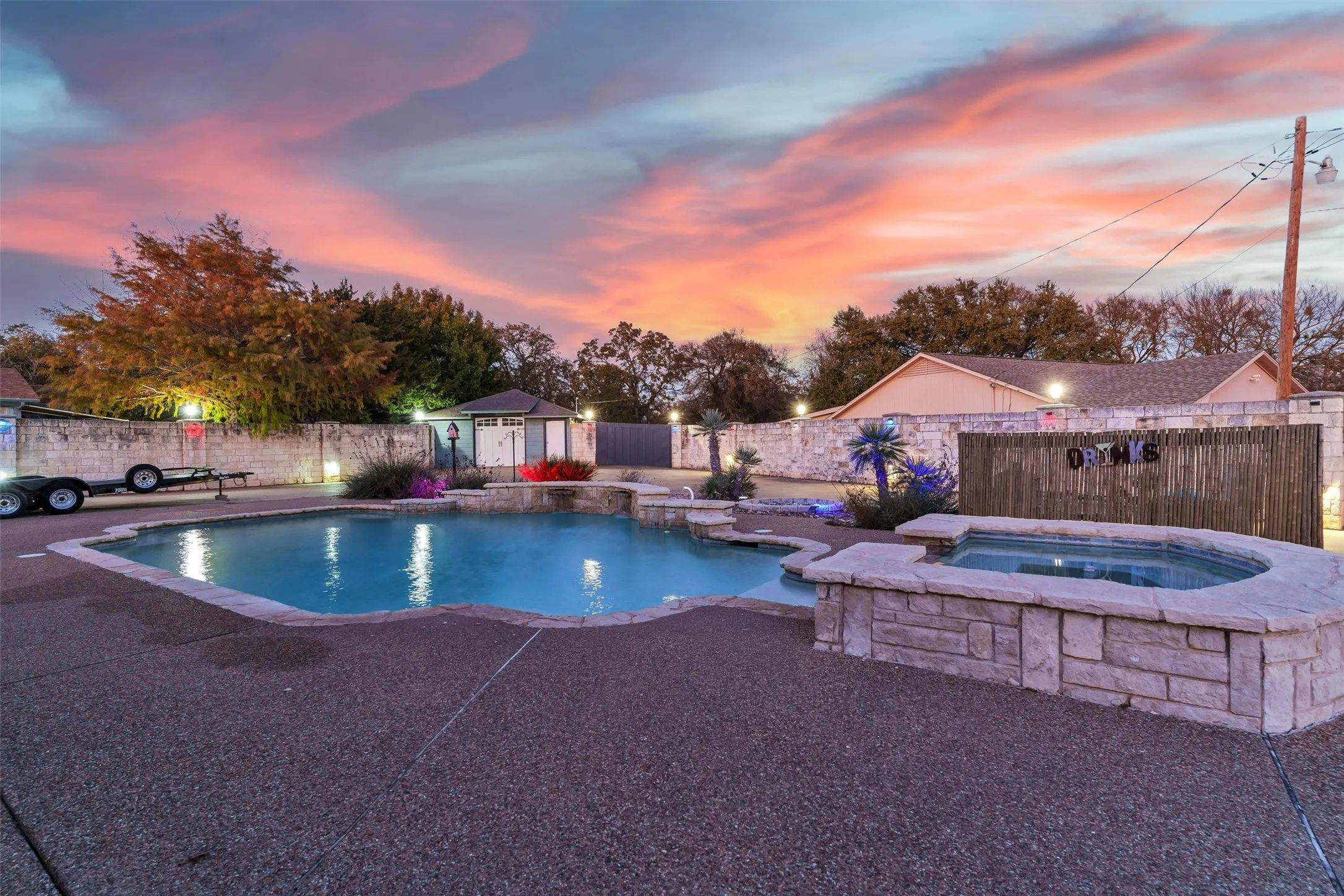 Single Family Residence For Sale in Hood County , 2801 Weylene Paseo, Granbury, Texas 76049, 3 Bedroom, 4 Bathroom, 3 Garage spaces, 2,609 Sqft, built in 2006, Preowned, mls#21129412, Real Estate Agent in Granbury, Homes For Sale in Hood county, Homes For Sale in Granbury, Realtor in Granbury Texas, Real Estate Brokerage Independent Realty Texas, Luminita Cordes Realtor