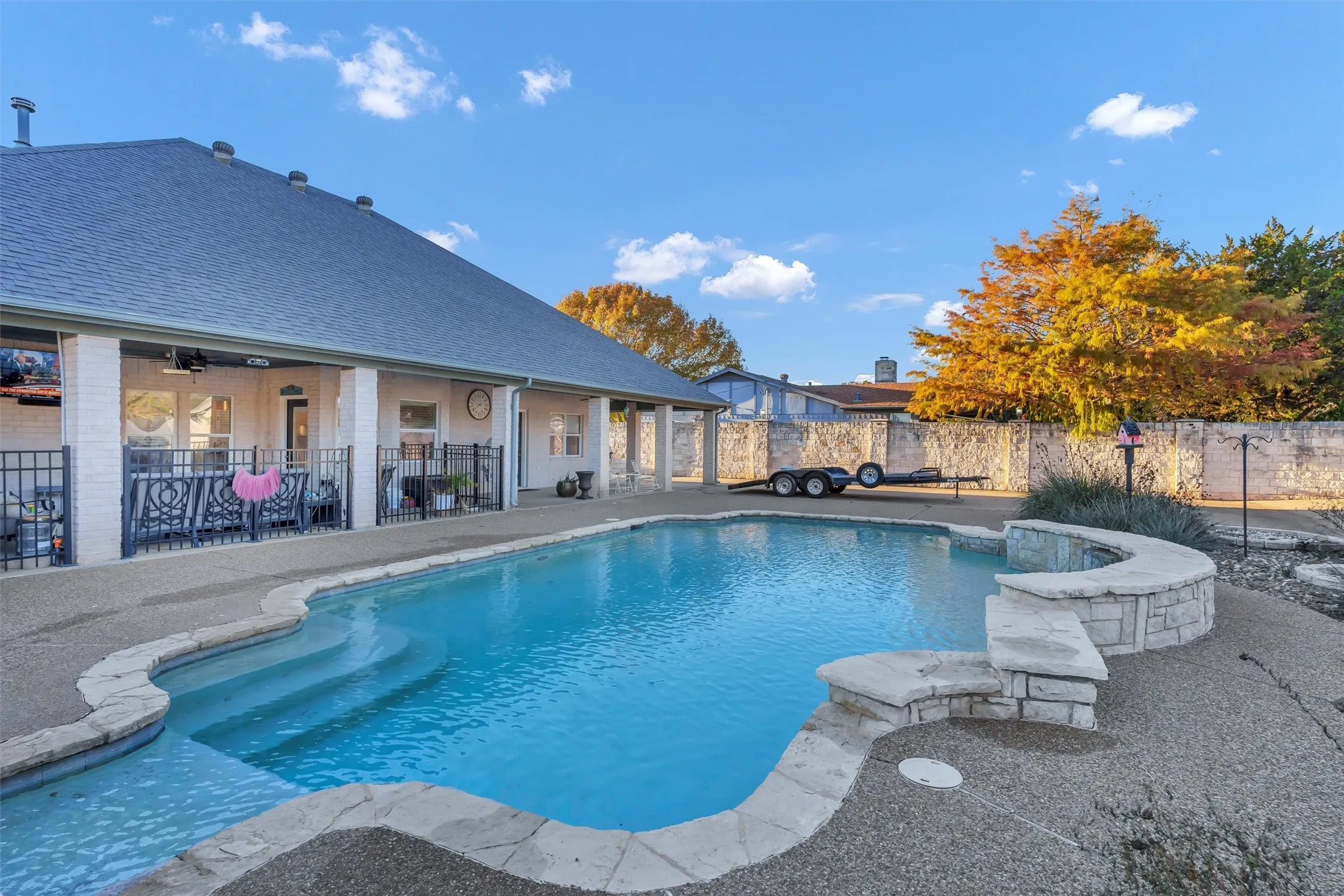 Single Family Residence For Sale in Hood County , 2801 Weylene Paseo, Granbury, Texas 76049, 3 Bedroom, 4 Bathroom, 3 Garage spaces, 2,609 Sqft, built in 2006, Preowned, mls#21129412, Real Estate Agent in Granbury, Homes For Sale in Hood county, Homes For Sale in Granbury, Realtor in Granbury Texas, Real Estate Brokerage Independent Realty Texas, Luminita Cordes Realtor