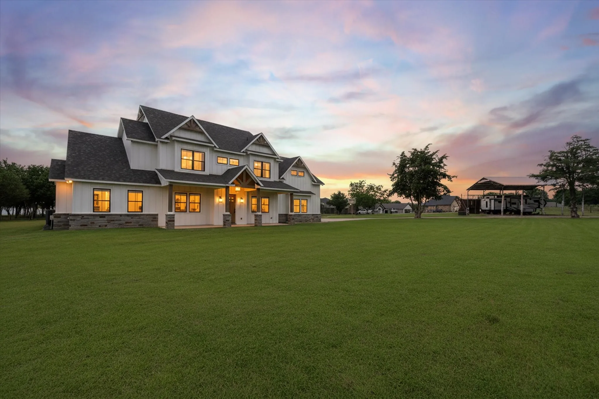 Single Family Residence For Sale in Navarro County , 11077 S US HIGHWAY 287 1, Kerens, Texas 75144, 4 Bedrooms, 4 Bathrooms, 3 Garage spaces, 3,772 Sqft, built in 2022, Preowned, Price $1,570,000, mls#21130046, Real Estate Agent in Kerens, Homes For Sale in Navarro county, Homes For Sale in Kerens, Realtor in Kerens Texas, Real Estate Brokerage Independent Realty Texas, Luminita Cordes Realtor