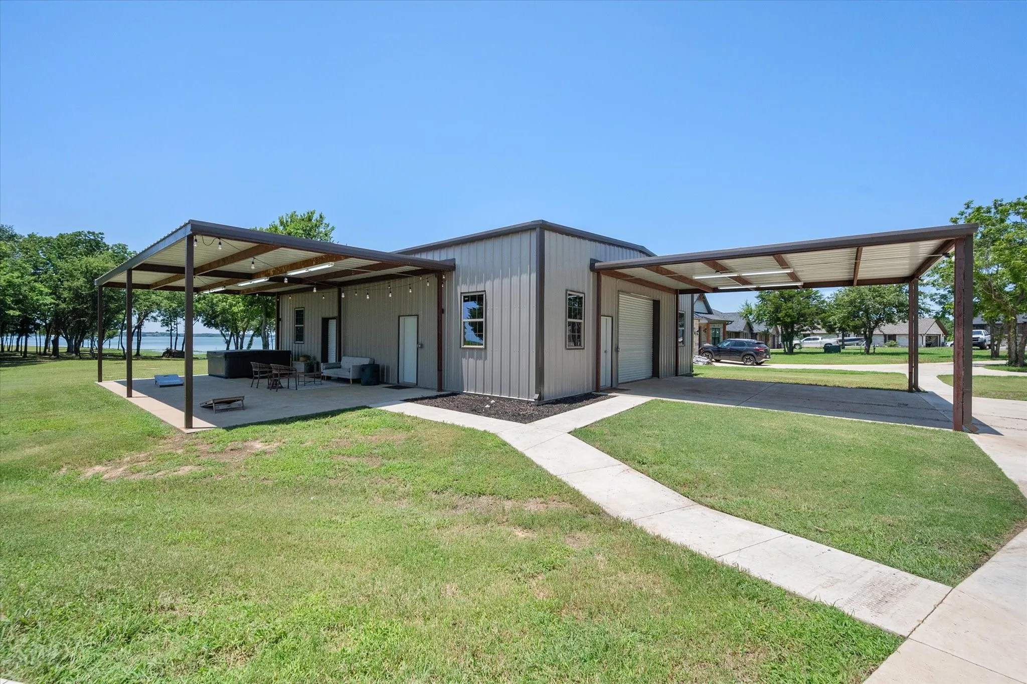 Single Family Residence For Sale in Navarro County , 11077 S US HIGHWAY 287 1, Kerens, Texas 75144, 4 Bedrooms, 4 Bathrooms, 3 Garage spaces, 3,772 Sqft, built in 2022, Preowned, Price $1,570,000, mls#21130046, Real Estate Agent in Kerens, Homes For Sale in Navarro county, Homes For Sale in Kerens, Realtor in Kerens Texas, Real Estate Brokerage Independent Realty Texas, Luminita Cordes Realtor