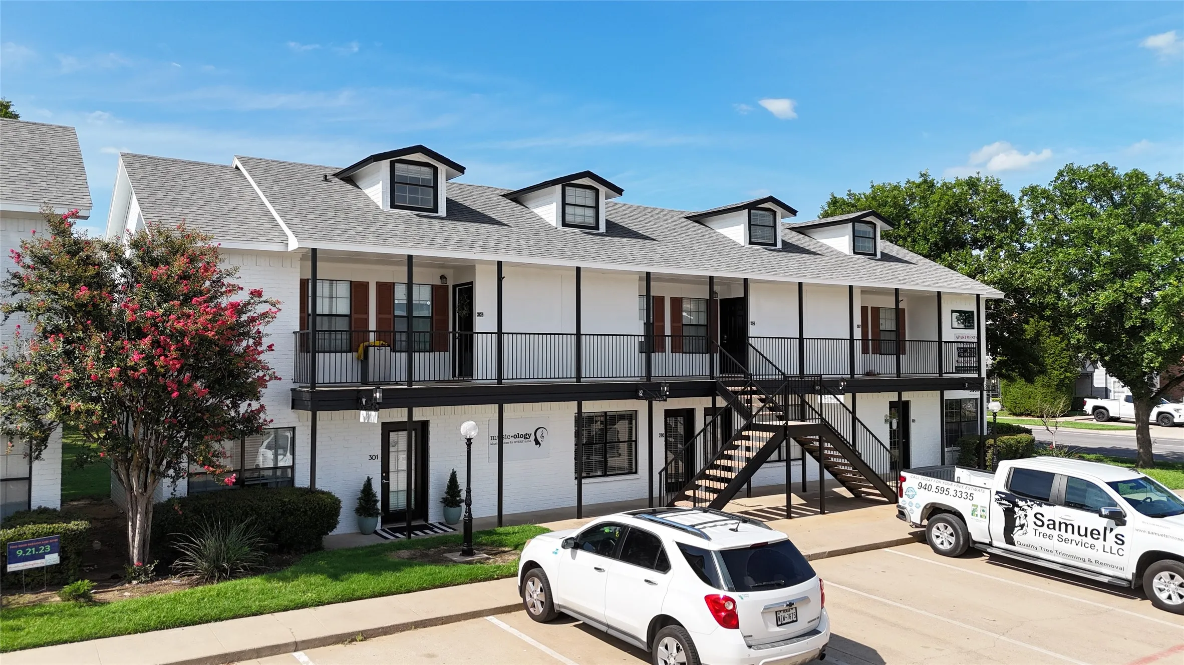 Office For Sale in Denton County , 405 S Elm Street 304, Denton, Texas 76201, 0, 0, Garage spaces, 0 Sqft, built in 1995, Preowned, Price $199,950, mls#21130133, Real Estate Agent in Denton, Homes For Sale in Denton county, Homes For Sale in Denton, Realtor in Denton Texas, Real Estate Brokerage Independent Realty Texas, Luminita Cordes Realtor