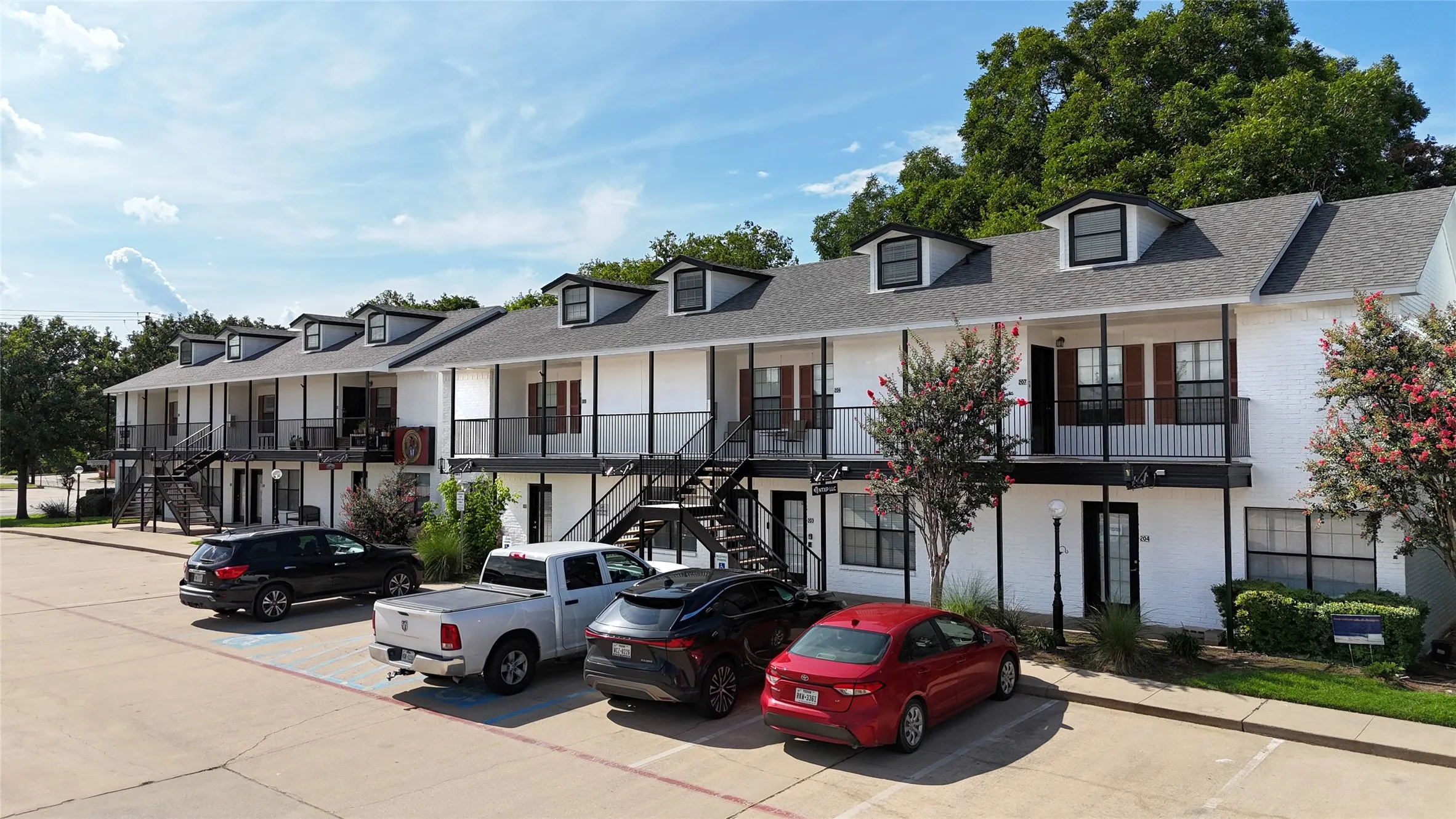 Office For Sale in Denton County , 405 S Elm Street 304, Denton, Texas 76201, 0, 0, Garage spaces, 0 Sqft, built in 1995, Preowned, Price $199,950, mls#21130133, Real Estate Agent in Denton, Homes For Sale in Denton county, Homes For Sale in Denton, Realtor in Denton Texas, Real Estate Brokerage Independent Realty Texas, Luminita Cordes Realtor