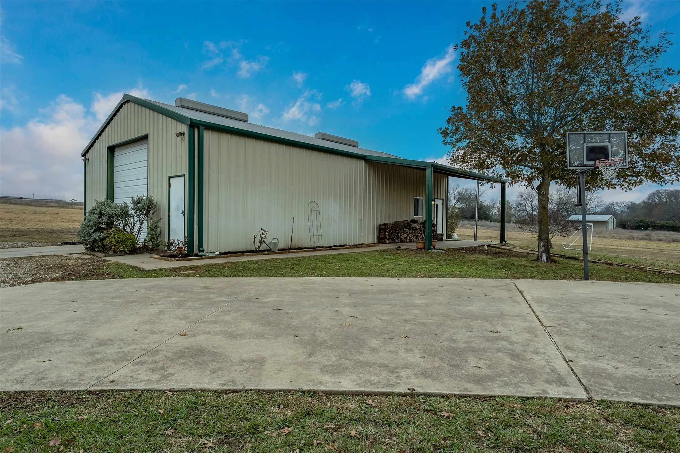 Farm For Sale in Collin County , 10899 County Road 496, Princeton, Texas 75407, 4 Bedroom, 4 Bathroom, 3 Garage spaces, 3,637 Sqft, built in 2008, mls#21130306, Real Estate Agent in Princeton, Homes For Sale in Collin county, Homes For Sale in Princeton, Realtor in Princeton Texas, Real Estate Brokerage Independent Realty Texas, Luminita Cordes Realtor