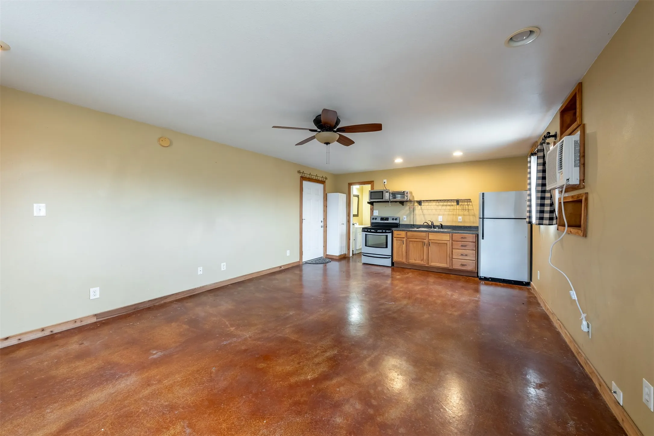 Farm For Sale in Collin County , 10899 County Road 496, Princeton, Texas 75407, 4 Bedroom, 4 Bathroom, 3 Garage spaces, 3,637 Sqft, built in 2008, mls#21130306, Real Estate Agent in Princeton, Homes For Sale in Collin county, Homes For Sale in Princeton, Realtor in Princeton Texas, Real Estate Brokerage Independent Realty Texas, Luminita Cordes Realtor