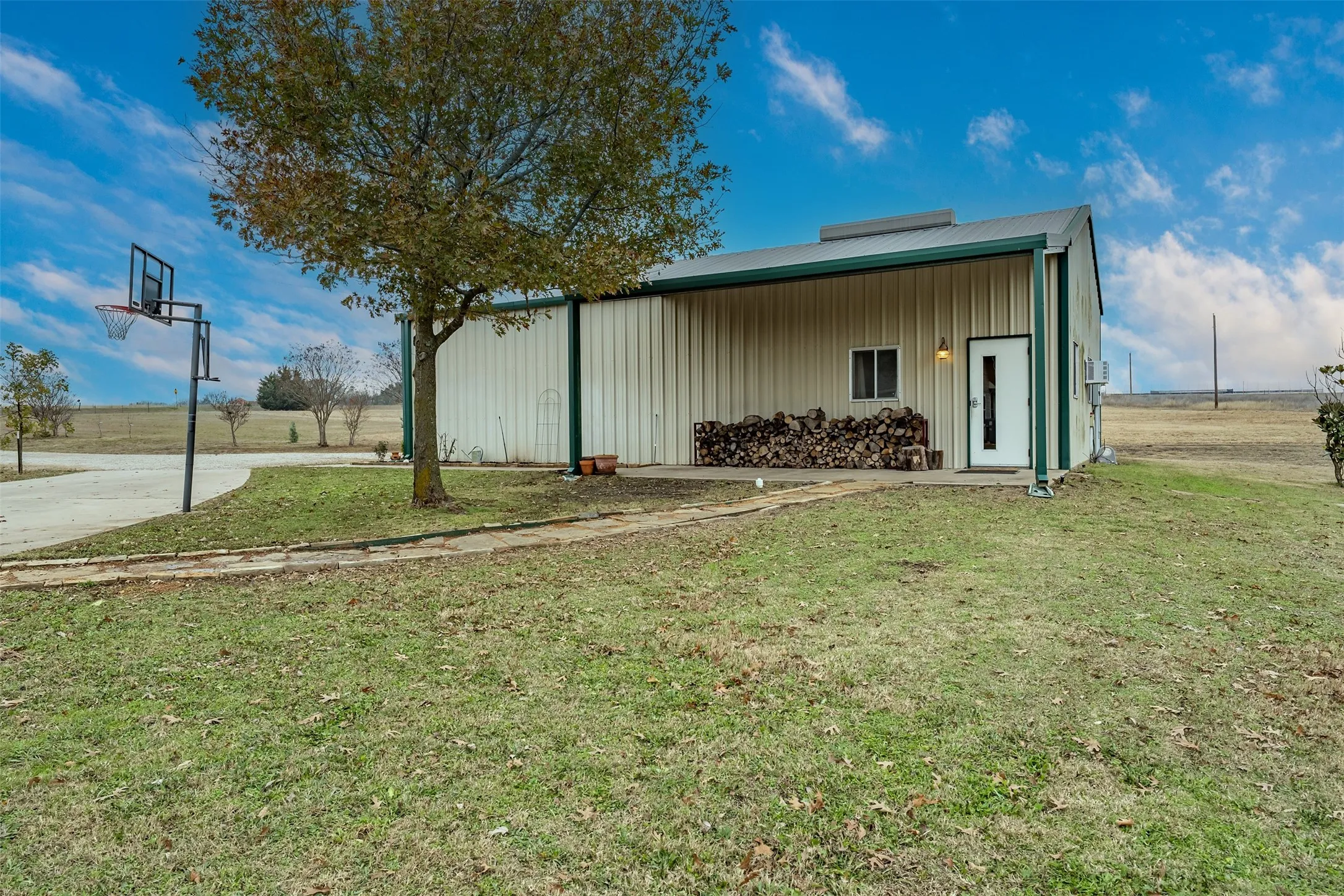Farm For Sale in Collin County , 10899 County Road 496, Princeton, Texas 75407, 4 Bedroom, 4 Bathroom, 3 Garage spaces, 3,637 Sqft, built in 2008, mls#21130306, Real Estate Agent in Princeton, Homes For Sale in Collin county, Homes For Sale in Princeton, Realtor in Princeton Texas, Real Estate Brokerage Independent Realty Texas, Luminita Cordes Realtor