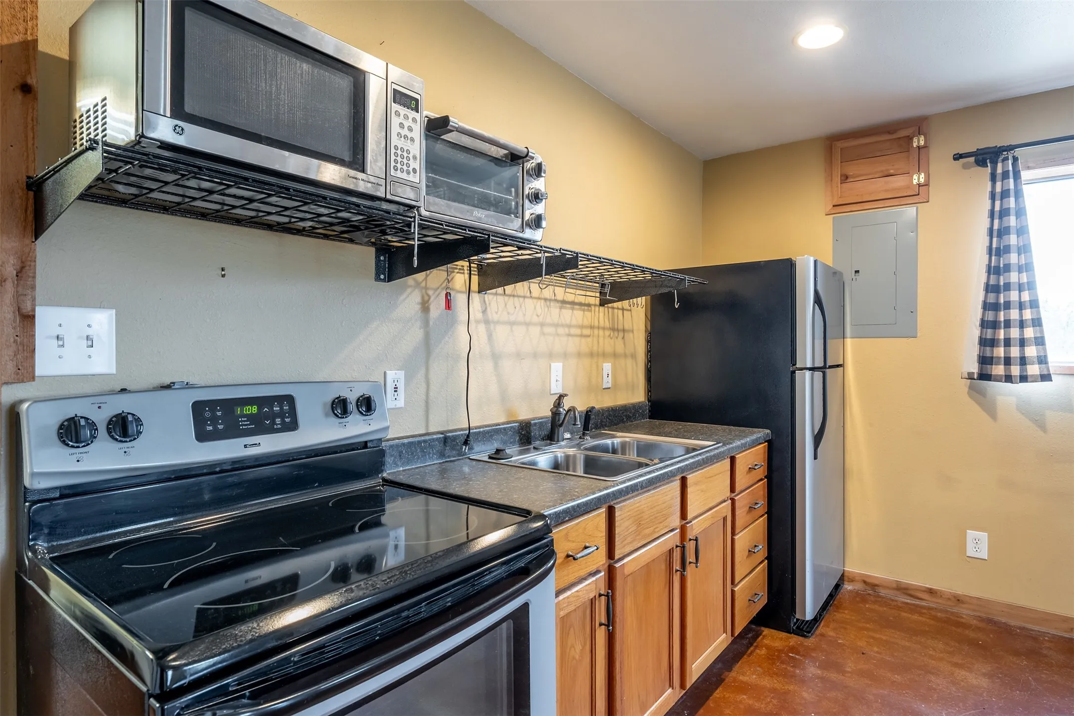 Farm For Sale in Collin County , 10899 County Road 496, Princeton, Texas 75407, 4 Bedroom, 4 Bathroom, 3 Garage spaces, 3,637 Sqft, built in 2008, mls#21130306, Real Estate Agent in Princeton, Homes For Sale in Collin county, Homes For Sale in Princeton, Realtor in Princeton Texas, Real Estate Brokerage Independent Realty Texas, Luminita Cordes Realtor
