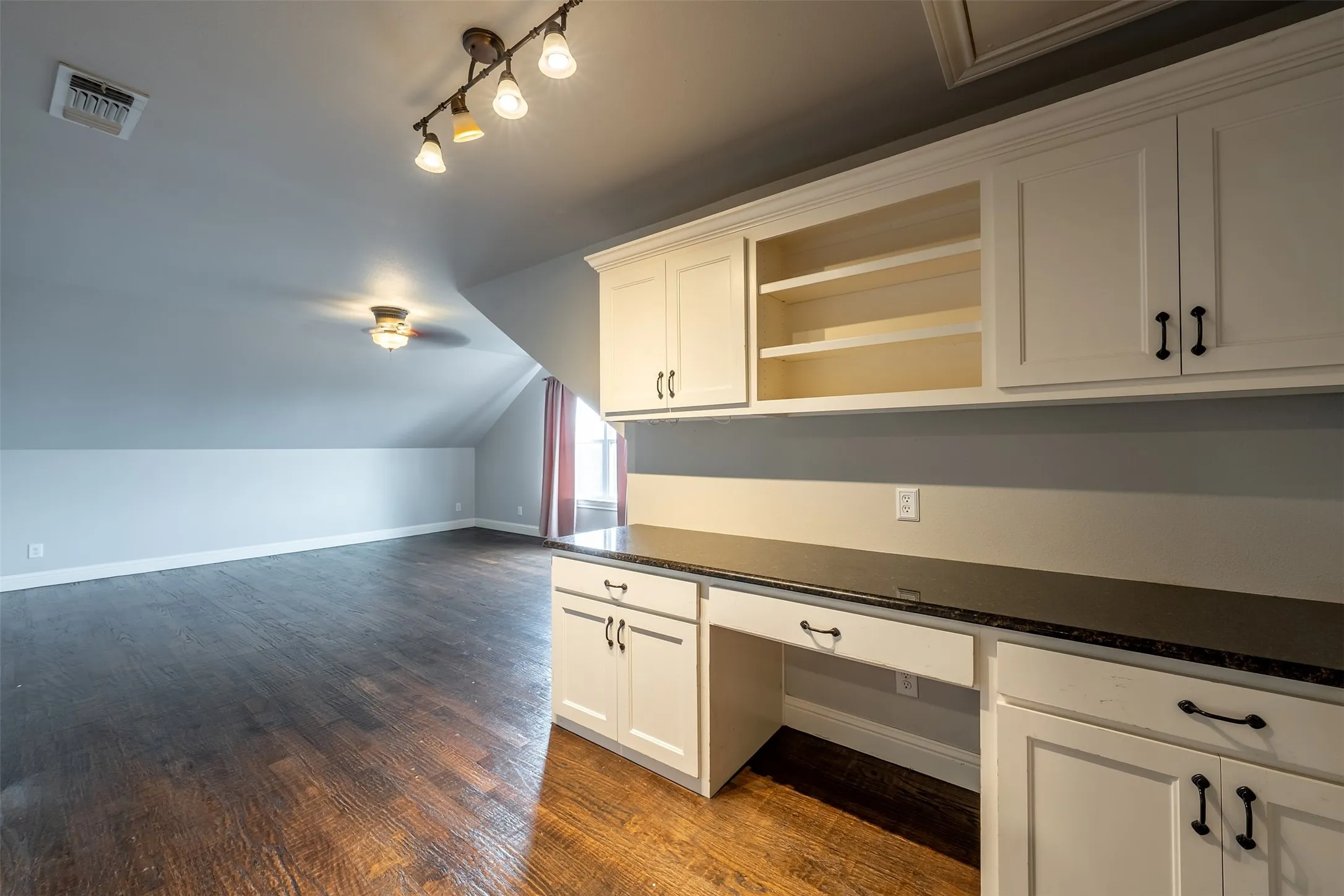 Farm For Sale in Collin County , 10899 County Road 496, Princeton, Texas 75407, 4 Bedroom, 4 Bathroom, 3 Garage spaces, 3,637 Sqft, built in 2008, mls#21130306, Real Estate Agent in Princeton, Homes For Sale in Collin county, Homes For Sale in Princeton, Realtor in Princeton Texas, Real Estate Brokerage Independent Realty Texas, Luminita Cordes Realtor