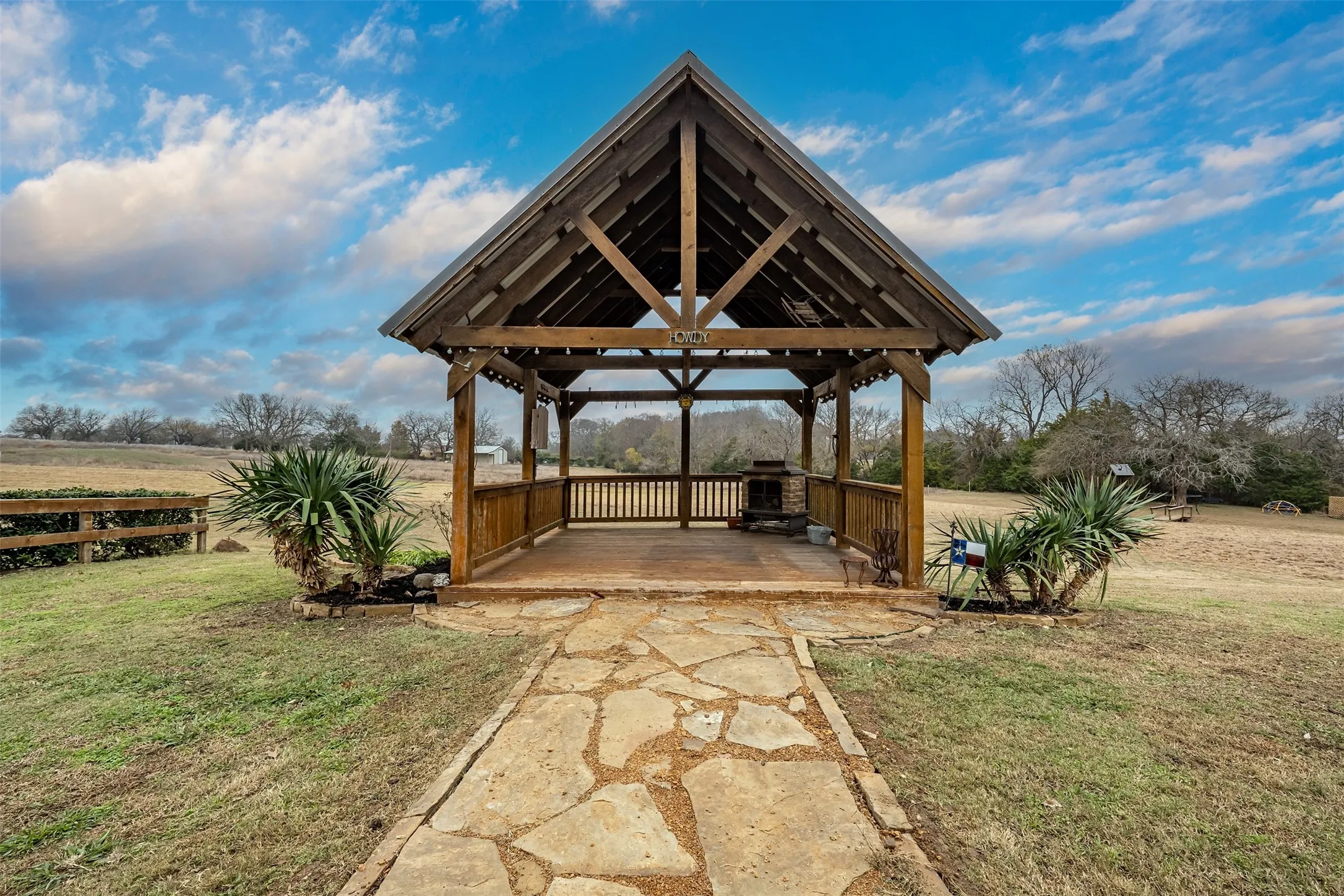 Farm For Sale in Collin County , 10899 County Road 496, Princeton, Texas 75407, 4 Bedroom, 4 Bathroom, 3 Garage spaces, 3,637 Sqft, built in 2008, mls#21130306, Real Estate Agent in Princeton, Homes For Sale in Collin county, Homes For Sale in Princeton, Realtor in Princeton Texas, Real Estate Brokerage Independent Realty Texas, Luminita Cordes Realtor