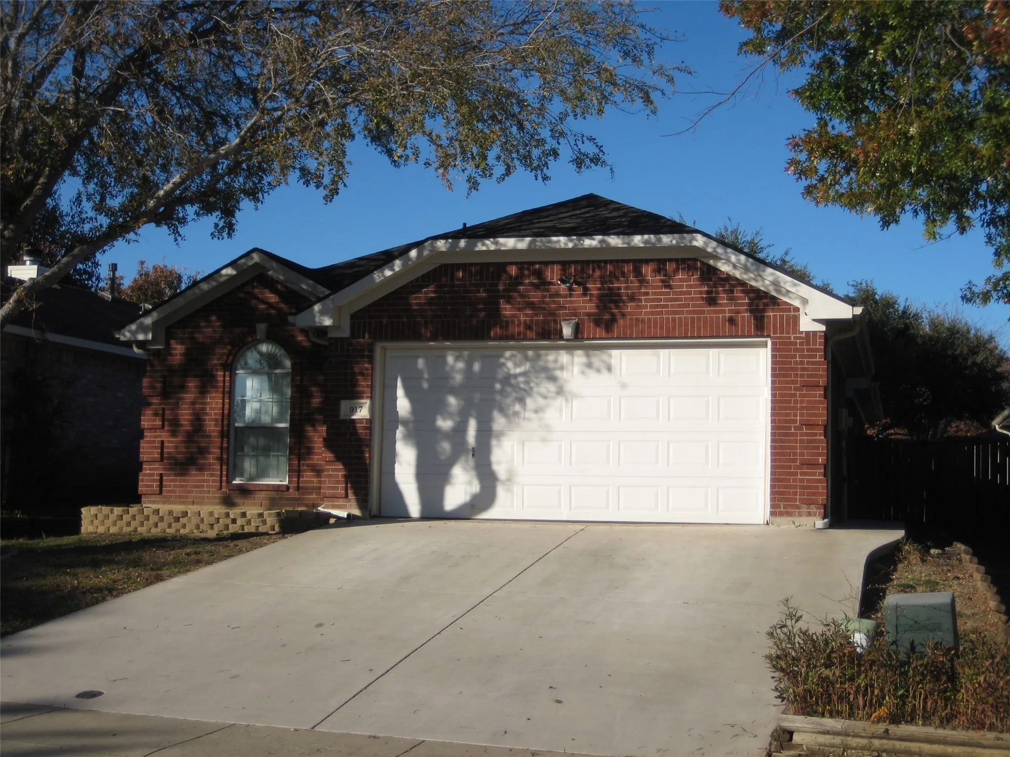 Single Family Residence For Sale in Denton County , 917 Cruise Street, Denton, Texas 76207, 3 Bedrooms, 2 Bathrooms, 2 Garage spaces, 1,413 Sqft, built in 2003, Price $289,000, mls#21130348, Real Estate Agent in Denton, Homes For Sale in Denton county, Homes For Sale in Denton, Realtor in Denton Texas, Real Estate Brokerage Independent Realty Texas, Luminita Cordes Realtor