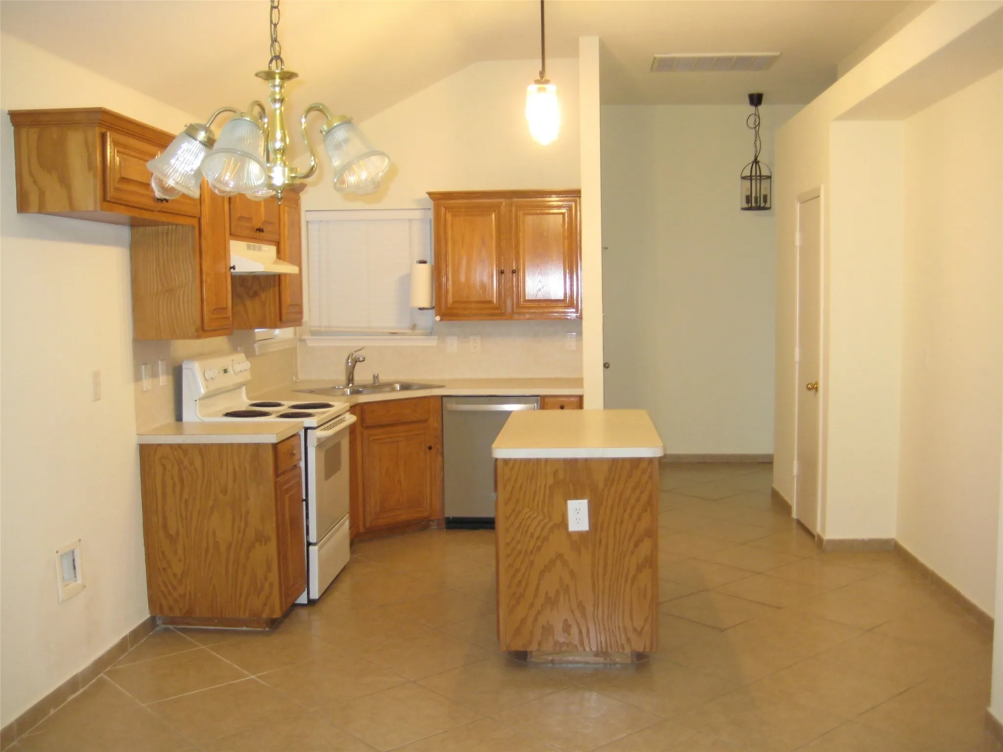 Single Family Residence For Sale in Denton County , 917 Cruise Street, Denton, Texas 76207, 3 Bedrooms, 2 Bathrooms, 2 Garage spaces, 1,413 Sqft, built in 2003, Price $289,000, mls#21130348, Real Estate Agent in Denton, Homes For Sale in Denton county, Homes For Sale in Denton, Realtor in Denton Texas, Real Estate Brokerage Independent Realty Texas, Luminita Cordes Realtor