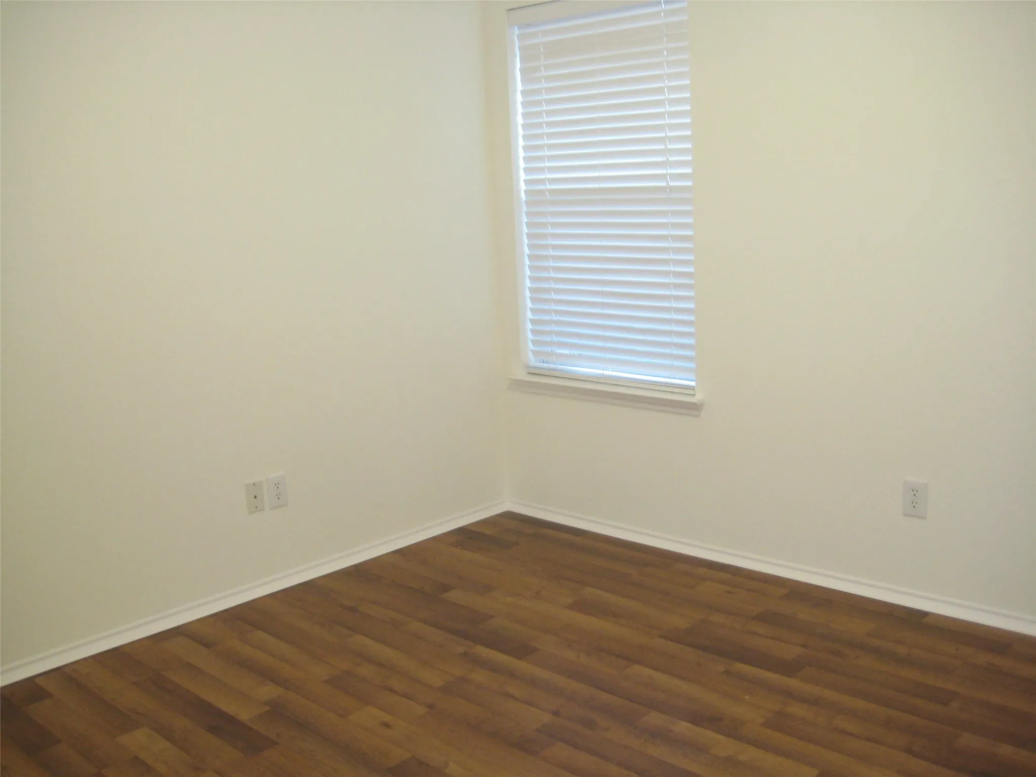 Single Family Residence For Sale in Denton County , 917 Cruise Street, Denton, Texas 76207, 3 Bedrooms, 2 Bathrooms, 2 Garage spaces, 1,413 Sqft, built in 2003, Price $289,000, mls#21130348, Real Estate Agent in Denton, Homes For Sale in Denton county, Homes For Sale in Denton, Realtor in Denton Texas, Real Estate Brokerage Independent Realty Texas, Luminita Cordes Realtor