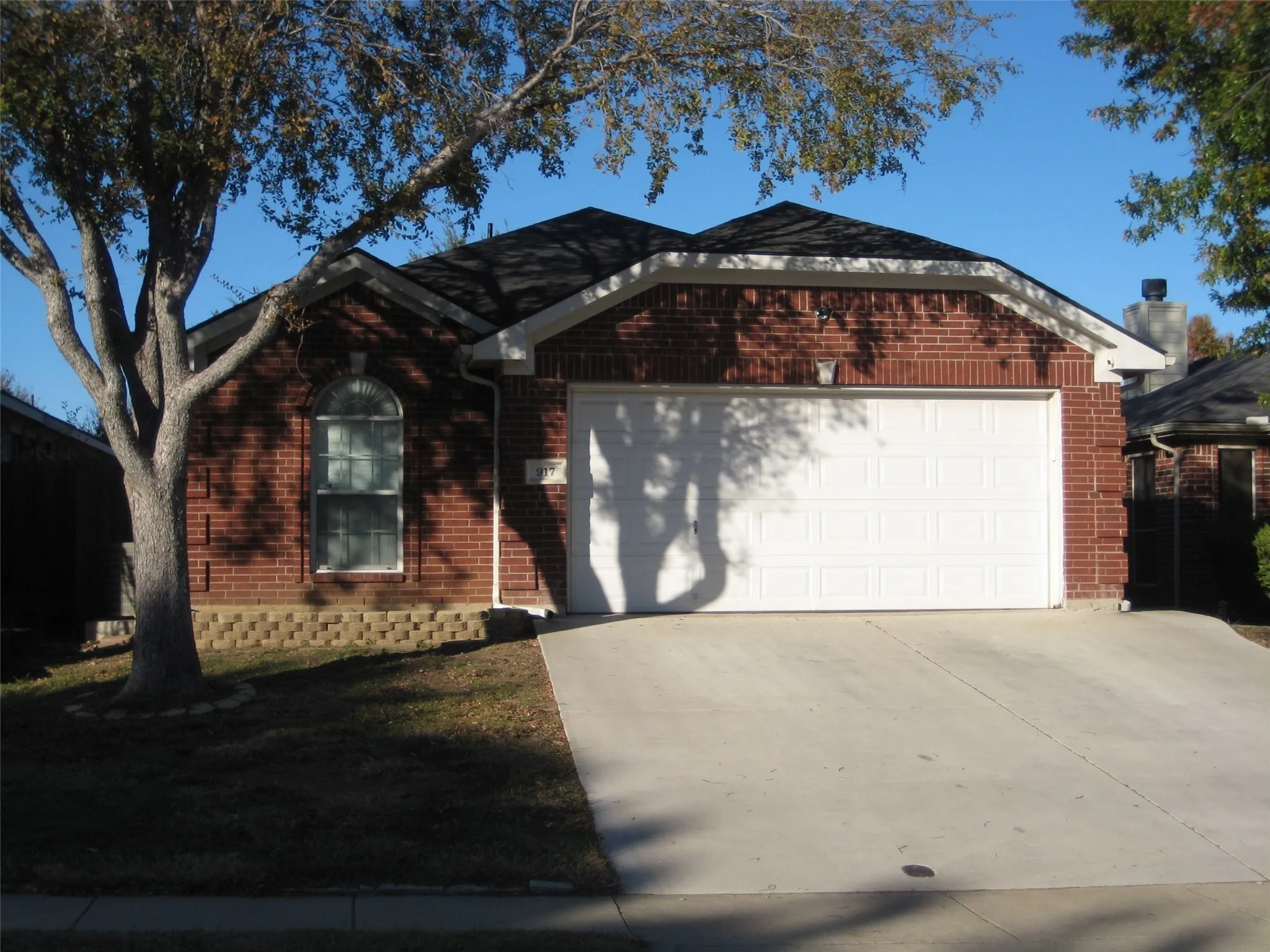 Single Family Residence For Sale in Denton County , 917 Cruise Street, Denton, Texas 76207, 3 Bedrooms, 2 Bathrooms, 2 Garage spaces, 1,413 Sqft, built in 2003, Price $289,000, mls#21130348, Real Estate Agent in Denton, Homes For Sale in Denton county, Homes For Sale in Denton, Realtor in Denton Texas, Real Estate Brokerage Independent Realty Texas, Luminita Cordes Realtor