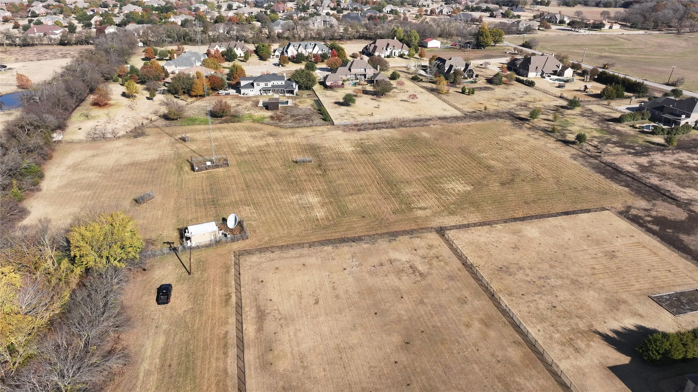 Fences run along adjacent property lines.