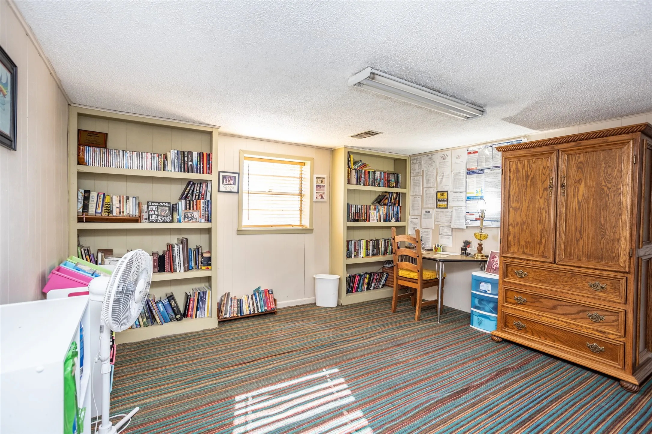 Single Family Residence For Sale in Grayson County , 300 Thompson Street, Pottsboro, Texas 75076, 6 Bedroom, 3 Bathroom, 2 Garage spaces, 2,850 Sqft, built in 1970, Price $352,500, mls#21130315, Real Estate Agent in Pottsboro, Homes For Sale in Grayson county, Homes For Sale in Pottsboro, Realtor in Pottsboro Texas, Real Estate Brokerage Independent Realty Texas, Luminita Cordes Realtor