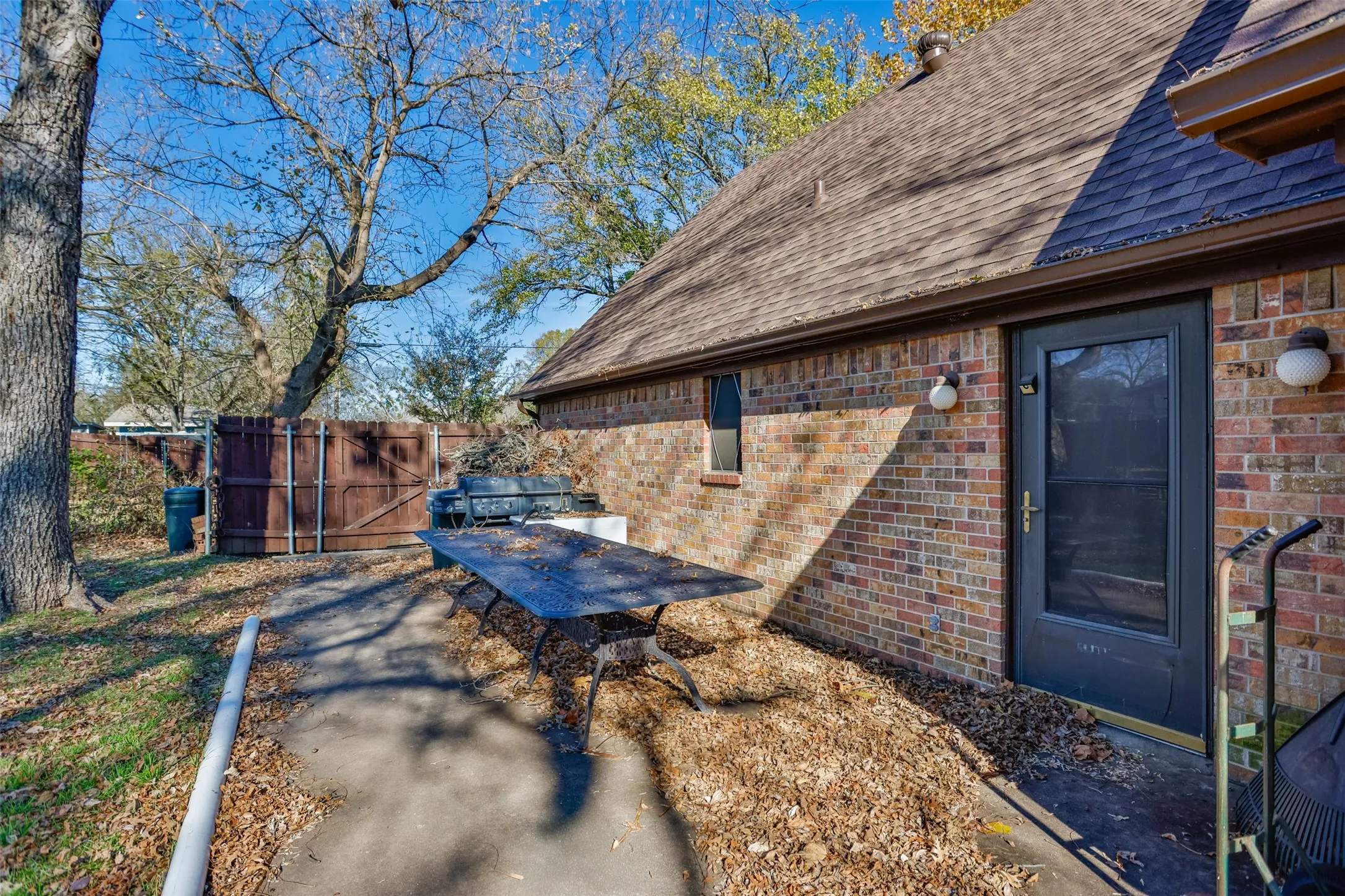 Single Family Residence For Sale in Grayson County , 300 Thompson Street, Pottsboro, Texas 75076, 6 Bedroom, 3 Bathroom, 2 Garage spaces, 2,850 Sqft, built in 1970, Price $352,500, mls#21130315, Real Estate Agent in Pottsboro, Homes For Sale in Grayson county, Homes For Sale in Pottsboro, Realtor in Pottsboro Texas, Real Estate Brokerage Independent Realty Texas, Luminita Cordes Realtor