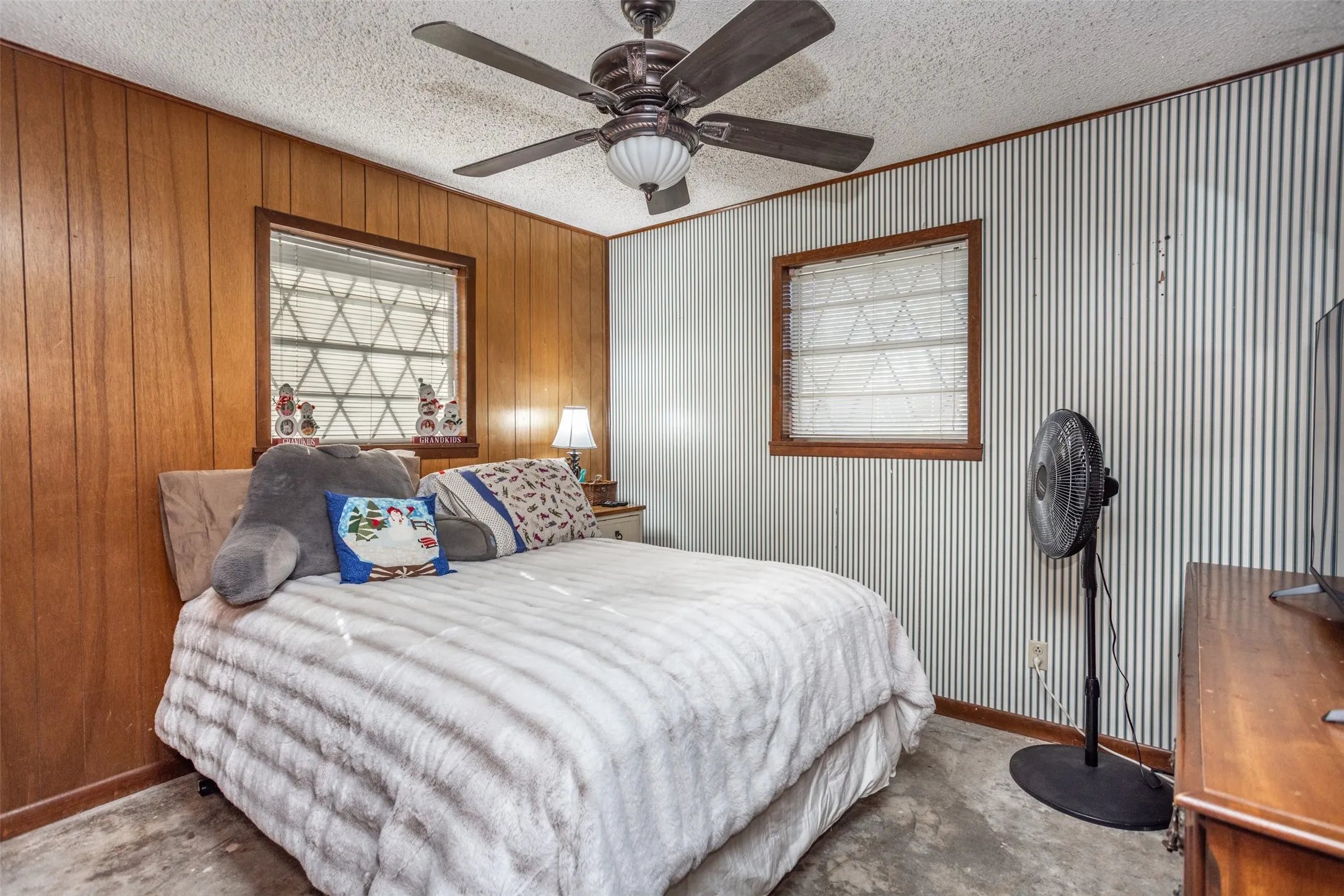 Single Family Residence For Sale in Grayson County , 300 Thompson Street, Pottsboro, Texas 75076, 6 Bedroom, 3 Bathroom, 2 Garage spaces, 2,850 Sqft, built in 1970, Price $352,500, mls#21130315, Real Estate Agent in Pottsboro, Homes For Sale in Grayson county, Homes For Sale in Pottsboro, Realtor in Pottsboro Texas, Real Estate Brokerage Independent Realty Texas, Luminita Cordes Realtor
