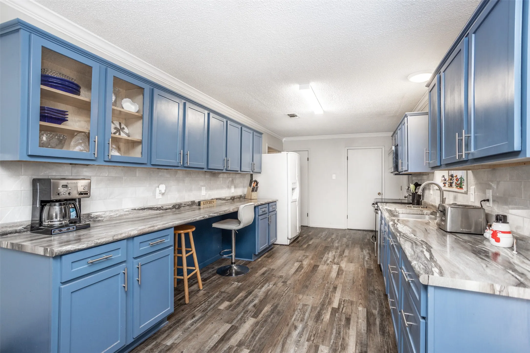 Single Family Residence For Sale in Grayson County , 300 Thompson Street, Pottsboro, Texas 75076, 6 Bedroom, 3 Bathroom, 2 Garage spaces, 2,850 Sqft, built in 1970, Price $352,500, mls#21130315, Real Estate Agent in Pottsboro, Homes For Sale in Grayson county, Homes For Sale in Pottsboro, Realtor in Pottsboro Texas, Real Estate Brokerage Independent Realty Texas, Luminita Cordes Realtor
