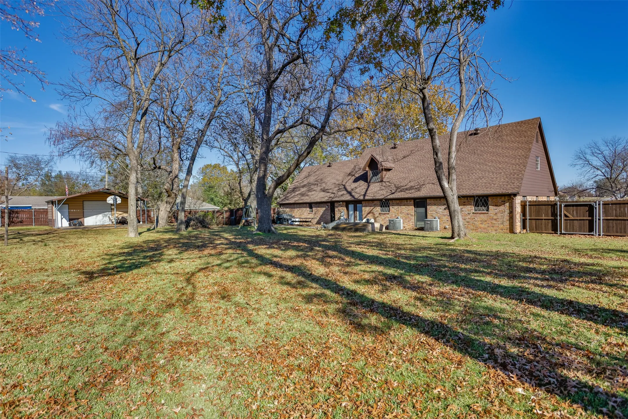 Single Family Residence For Sale in Grayson County , 300 Thompson Street, Pottsboro, Texas 75076, 6 Bedroom, 3 Bathroom, 2 Garage spaces, 2,850 Sqft, built in 1970, Price $352,500, mls#21130315, Real Estate Agent in Pottsboro, Homes For Sale in Grayson county, Homes For Sale in Pottsboro, Realtor in Pottsboro Texas, Real Estate Brokerage Independent Realty Texas, Luminita Cordes Realtor