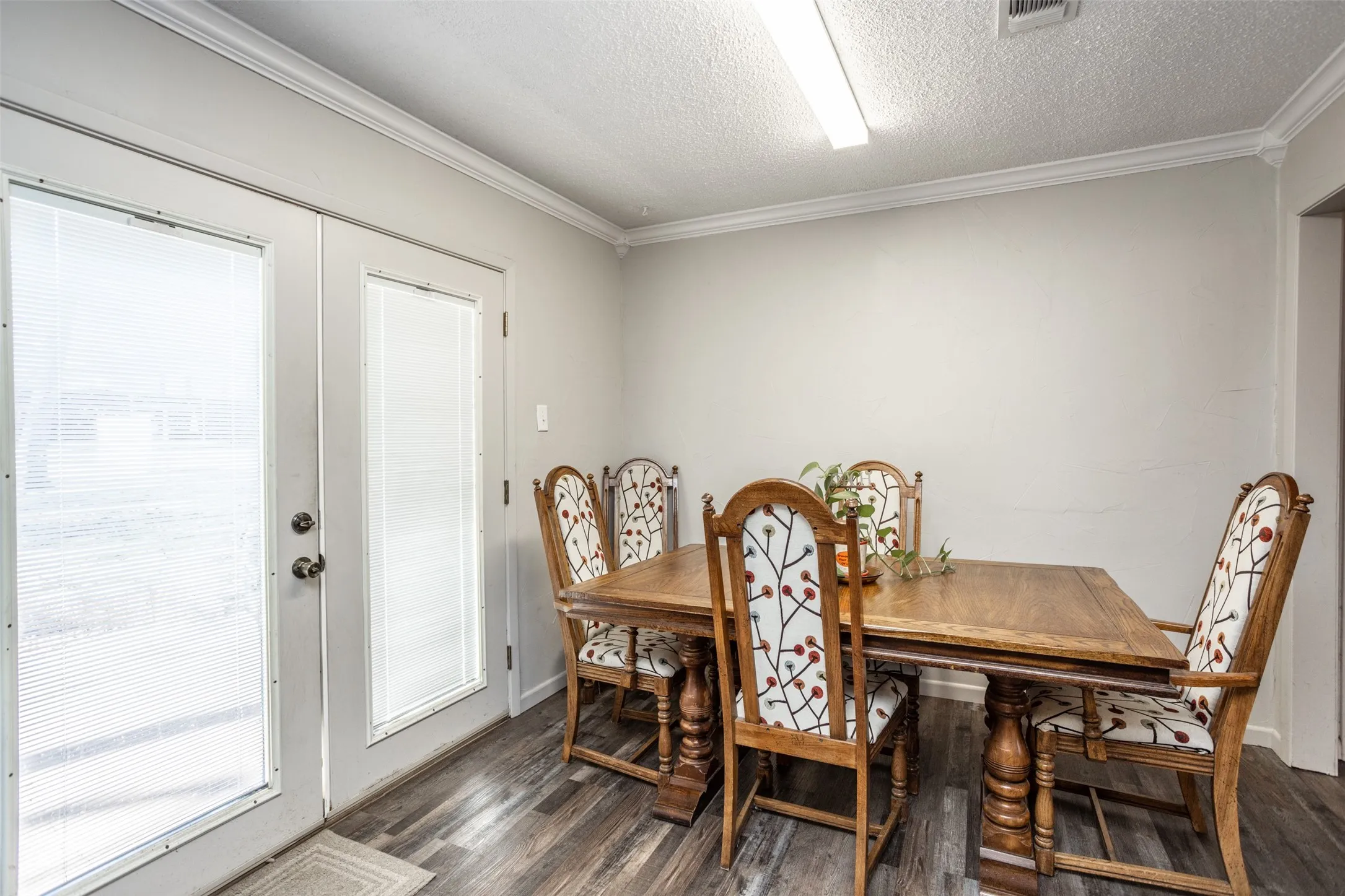 Single Family Residence For Sale in Grayson County , 300 Thompson Street, Pottsboro, Texas 75076, 6 Bedroom, 3 Bathroom, 2 Garage spaces, 2,850 Sqft, built in 1970, Price $352,500, mls#21130315, Real Estate Agent in Pottsboro, Homes For Sale in Grayson county, Homes For Sale in Pottsboro, Realtor in Pottsboro Texas, Real Estate Brokerage Independent Realty Texas, Luminita Cordes Realtor