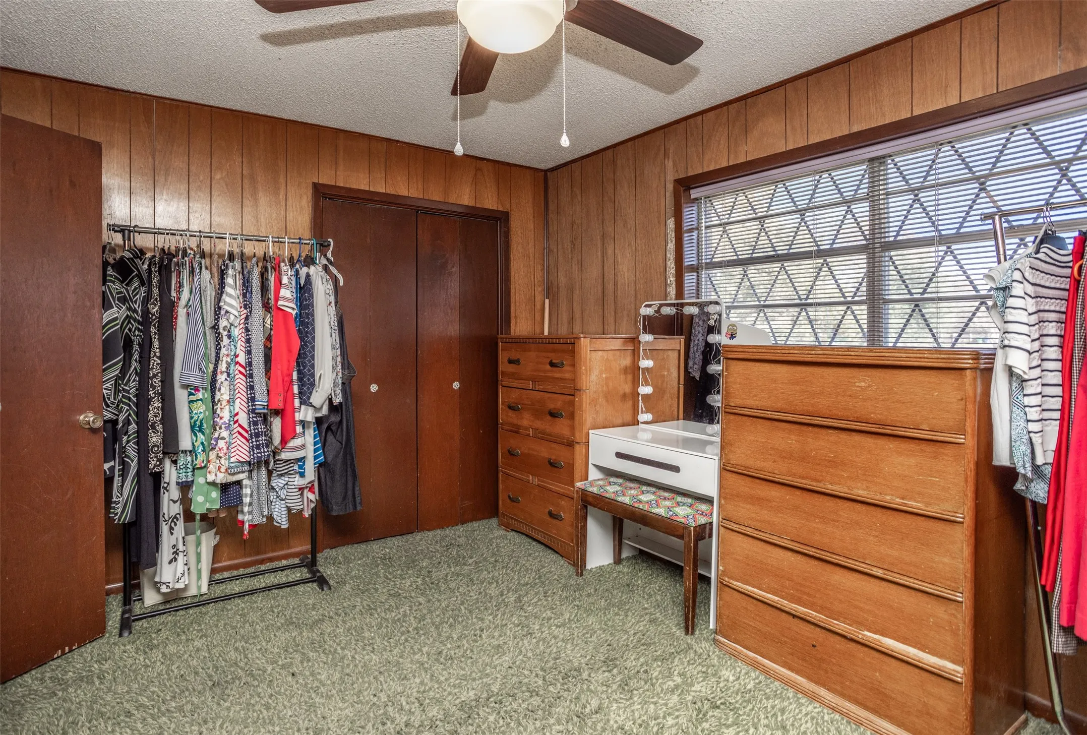 Single Family Residence For Sale in Grayson County , 300 Thompson Street, Pottsboro, Texas 75076, 6 Bedroom, 3 Bathroom, 2 Garage spaces, 2,850 Sqft, built in 1970, Price $352,500, mls#21130315, Real Estate Agent in Pottsboro, Homes For Sale in Grayson county, Homes For Sale in Pottsboro, Realtor in Pottsboro Texas, Real Estate Brokerage Independent Realty Texas, Luminita Cordes Realtor
