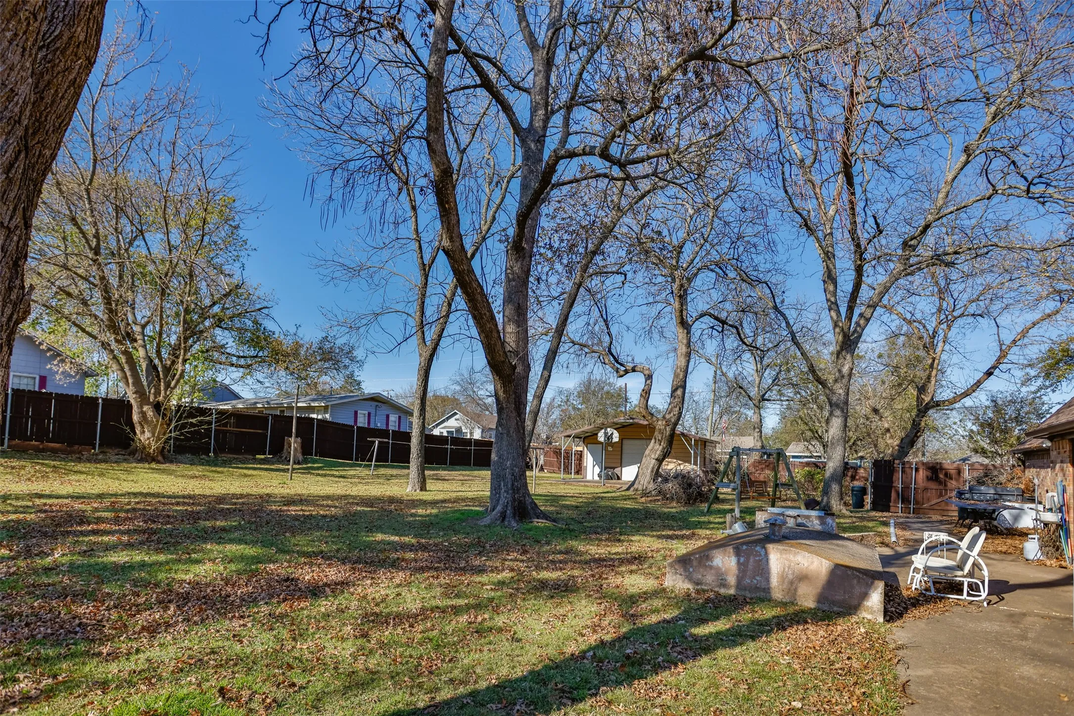 Single Family Residence For Sale in Grayson County , 300 Thompson Street, Pottsboro, Texas 75076, 6 Bedroom, 3 Bathroom, 2 Garage spaces, 2,850 Sqft, built in 1970, Price $352,500, mls#21130315, Real Estate Agent in Pottsboro, Homes For Sale in Grayson county, Homes For Sale in Pottsboro, Realtor in Pottsboro Texas, Real Estate Brokerage Independent Realty Texas, Luminita Cordes Realtor
