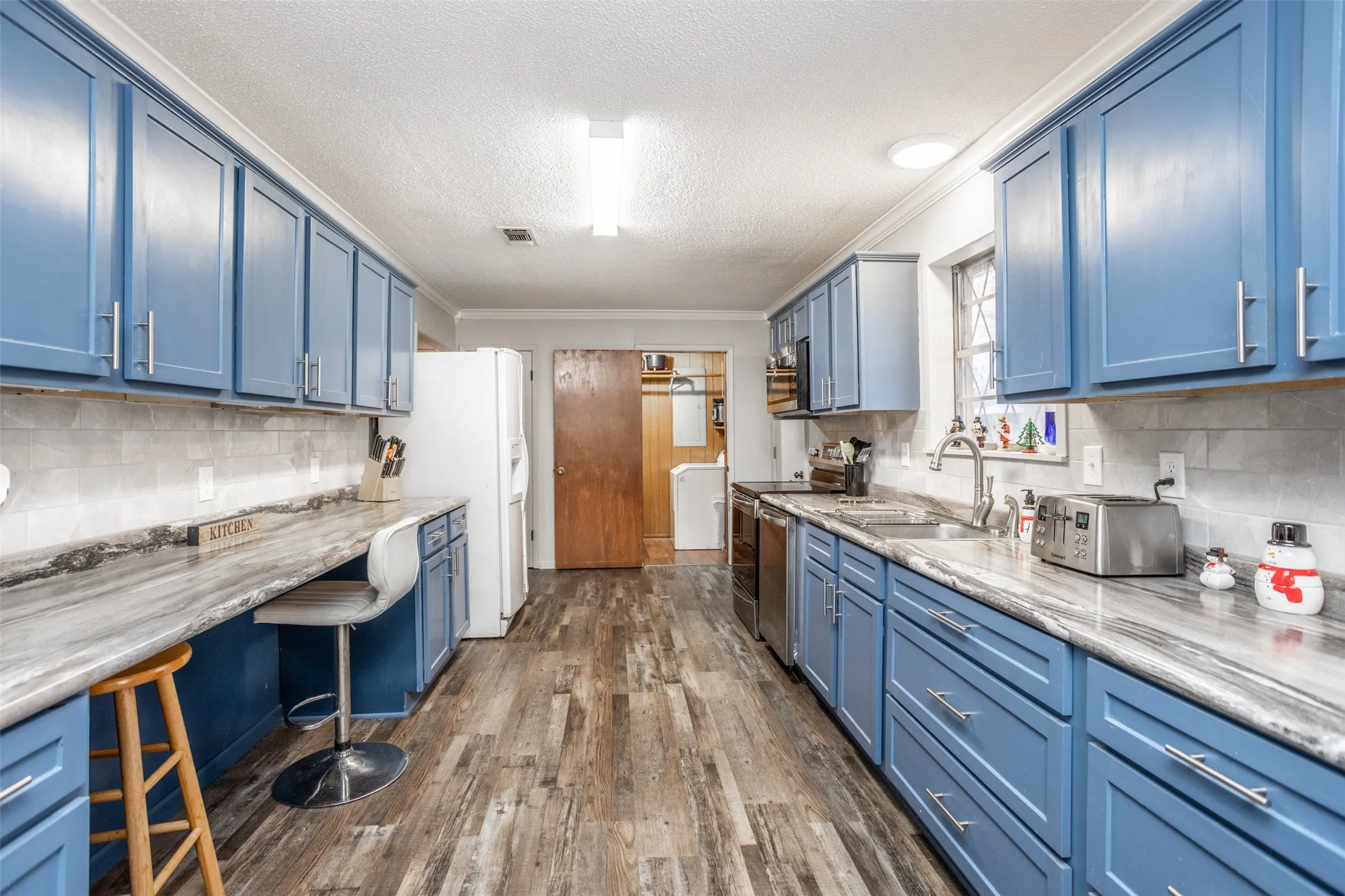 Single Family Residence For Sale in Grayson County , 300 Thompson Street, Pottsboro, Texas 75076, 6 Bedroom, 3 Bathroom, 2 Garage spaces, 2,850 Sqft, built in 1970, Price $352,500, mls#21130315, Real Estate Agent in Pottsboro, Homes For Sale in Grayson county, Homes For Sale in Pottsboro, Realtor in Pottsboro Texas, Real Estate Brokerage Independent Realty Texas, Luminita Cordes Realtor