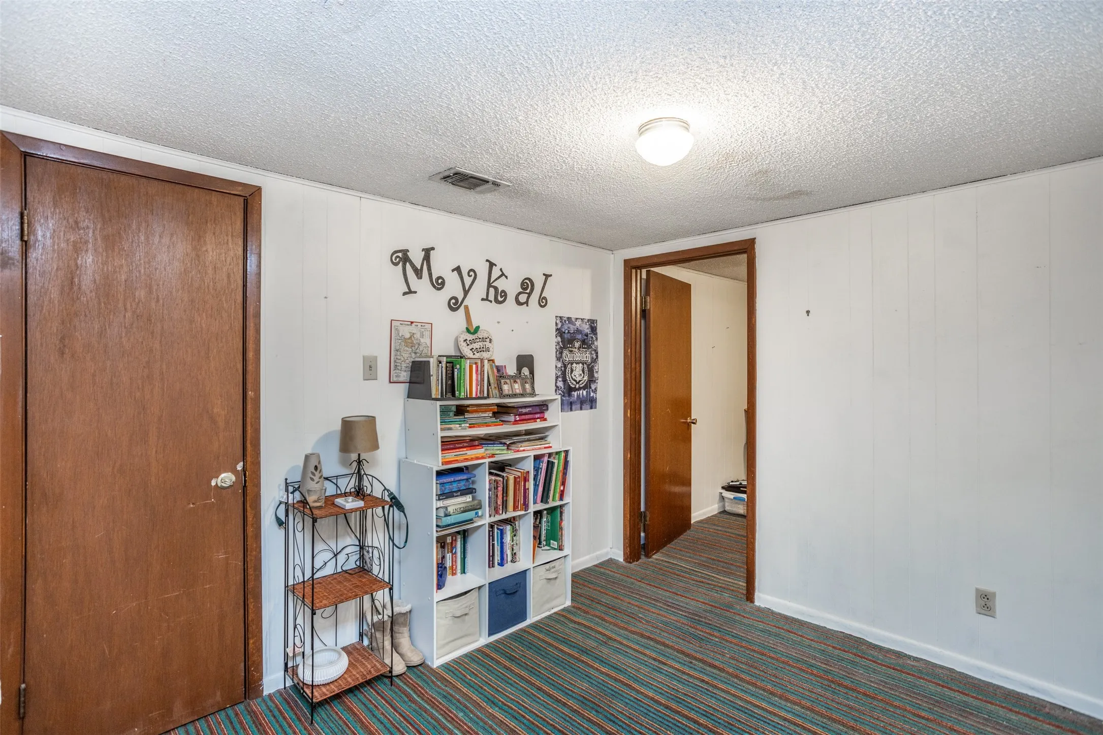 Single Family Residence For Sale in Grayson County , 300 Thompson Street, Pottsboro, Texas 75076, 6 Bedroom, 3 Bathroom, 2 Garage spaces, 2,850 Sqft, built in 1970, Price $352,500, mls#21130315, Real Estate Agent in Pottsboro, Homes For Sale in Grayson county, Homes For Sale in Pottsboro, Realtor in Pottsboro Texas, Real Estate Brokerage Independent Realty Texas, Luminita Cordes Realtor