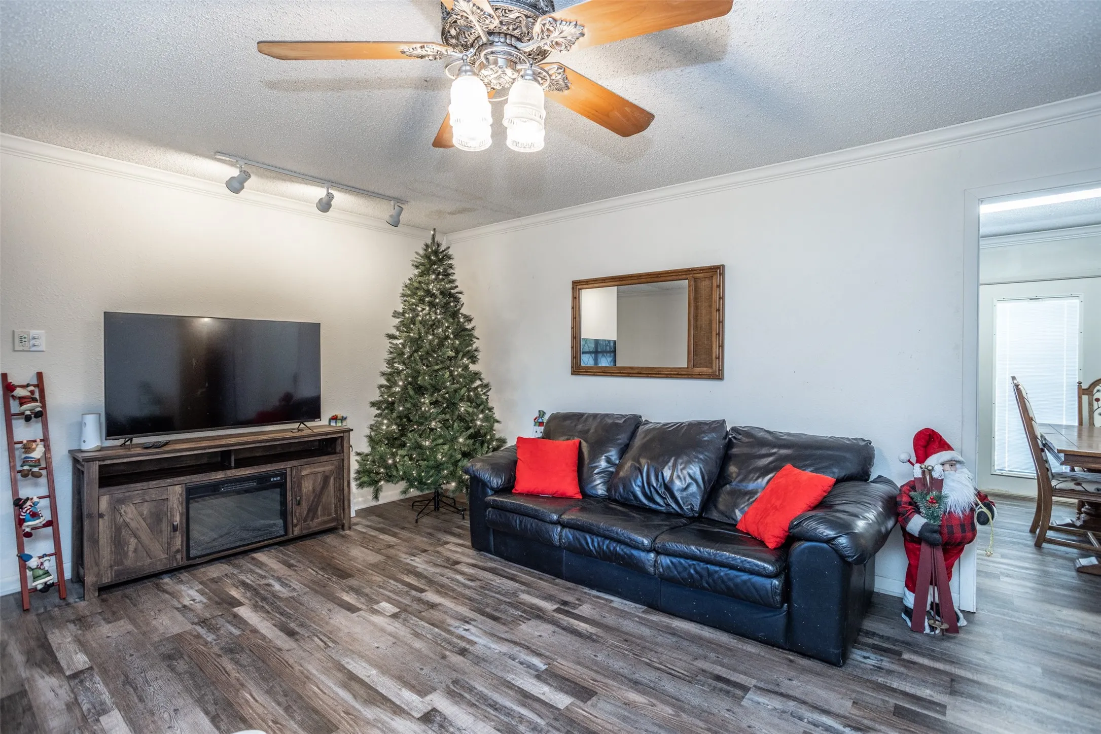 Single Family Residence For Sale in Grayson County , 300 Thompson Street, Pottsboro, Texas 75076, 6 Bedroom, 3 Bathroom, 2 Garage spaces, 2,850 Sqft, built in 1970, Price $352,500, mls#21130315, Real Estate Agent in Pottsboro, Homes For Sale in Grayson county, Homes For Sale in Pottsboro, Realtor in Pottsboro Texas, Real Estate Brokerage Independent Realty Texas, Luminita Cordes Realtor