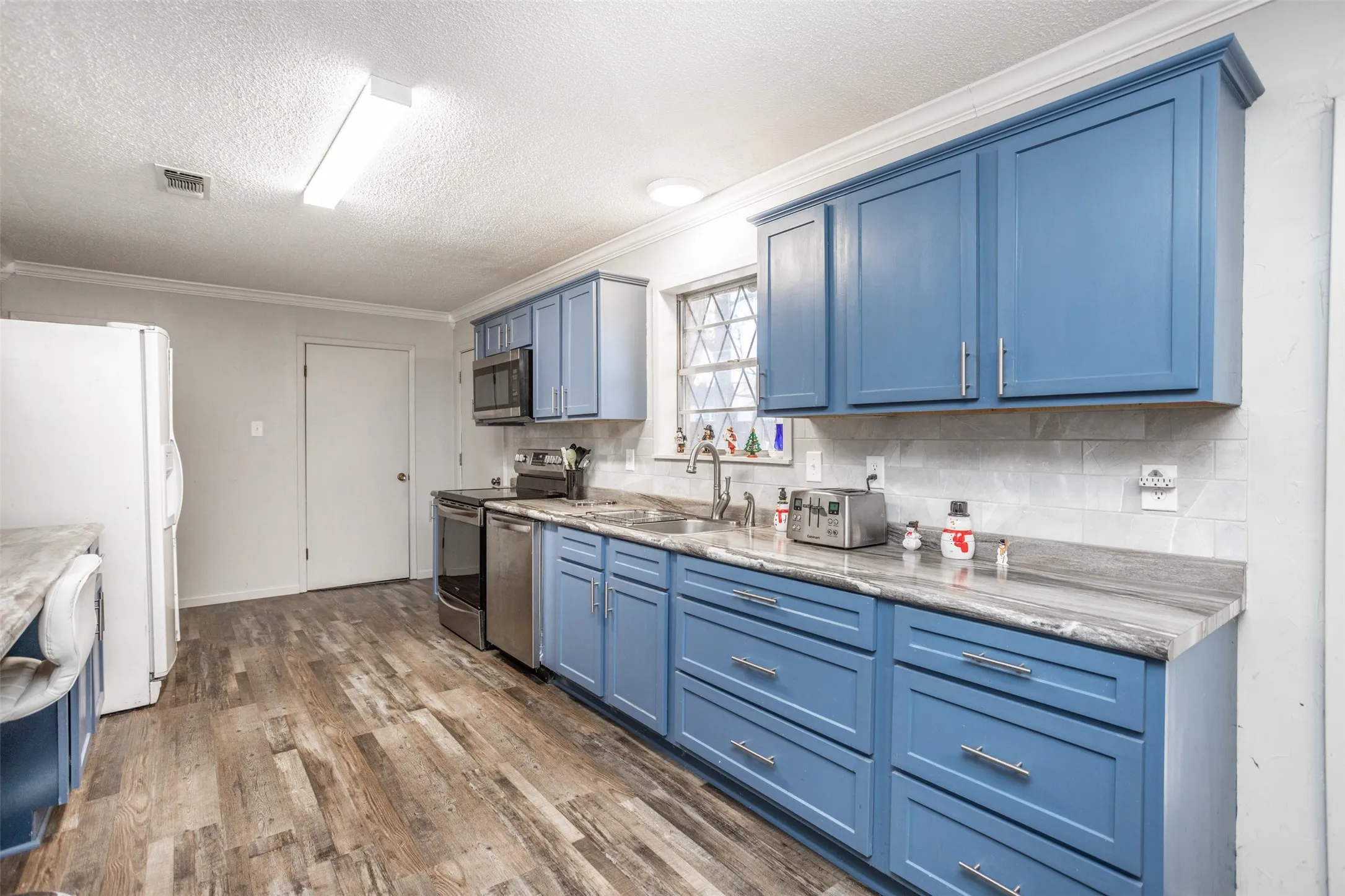 Single Family Residence For Sale in Grayson County , 300 Thompson Street, Pottsboro, Texas 75076, 6 Bedroom, 3 Bathroom, 2 Garage spaces, 2,850 Sqft, built in 1970, Price $352,500, mls#21130315, Real Estate Agent in Pottsboro, Homes For Sale in Grayson county, Homes For Sale in Pottsboro, Realtor in Pottsboro Texas, Real Estate Brokerage Independent Realty Texas, Luminita Cordes Realtor