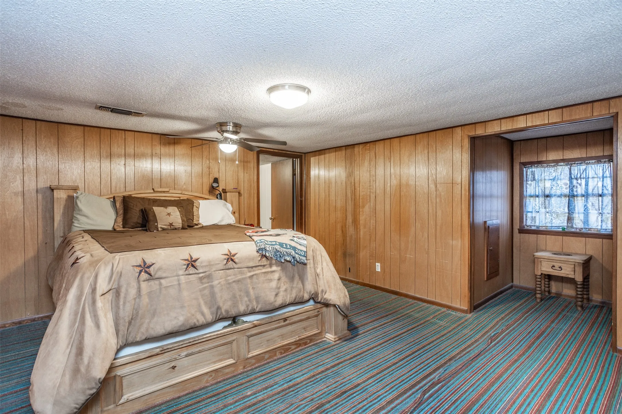 Single Family Residence For Sale in Grayson County , 300 Thompson Street, Pottsboro, Texas 75076, 6 Bedroom, 3 Bathroom, 2 Garage spaces, 2,850 Sqft, built in 1970, Price $352,500, mls#21130315, Real Estate Agent in Pottsboro, Homes For Sale in Grayson county, Homes For Sale in Pottsboro, Realtor in Pottsboro Texas, Real Estate Brokerage Independent Realty Texas, Luminita Cordes Realtor