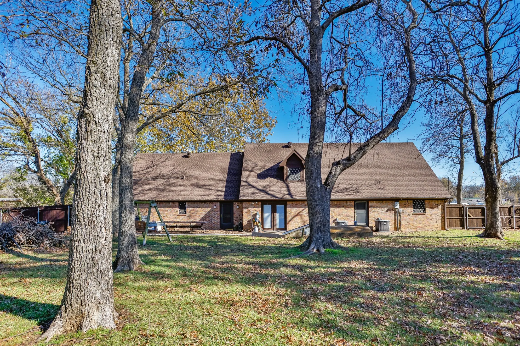 Single Family Residence For Sale in Grayson County , 300 Thompson Street, Pottsboro, Texas 75076, 6 Bedroom, 3 Bathroom, 2 Garage spaces, 2,850 Sqft, built in 1970, Price $352,500, mls#21130315, Real Estate Agent in Pottsboro, Homes For Sale in Grayson county, Homes For Sale in Pottsboro, Realtor in Pottsboro Texas, Real Estate Brokerage Independent Realty Texas, Luminita Cordes Realtor