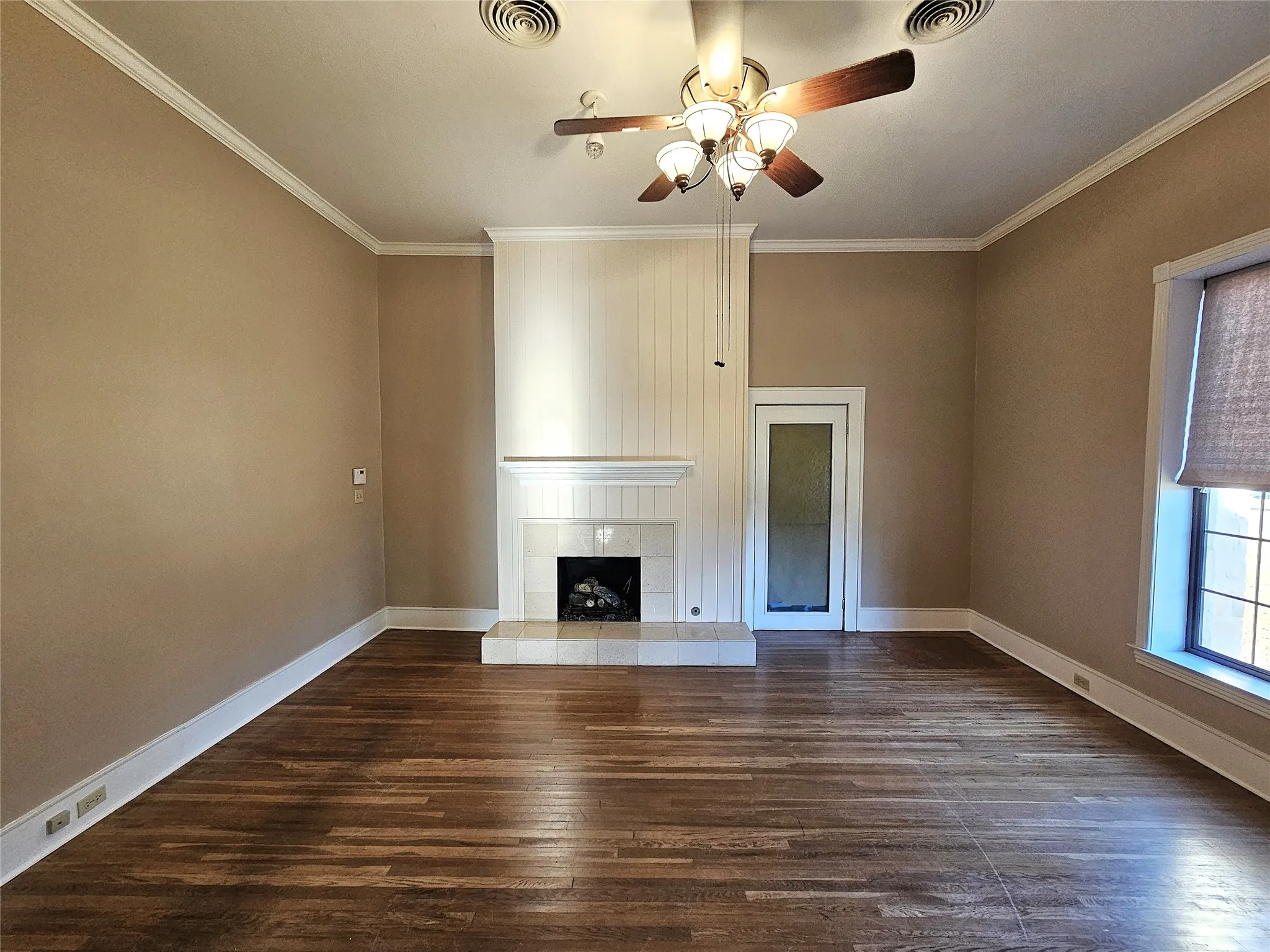 Single Family Residence For Sale in Limestone County , 511 E Farrar Street, Groesbeck, Texas 76642, 5 Bedrooms, 5 Bathrooms, Garage spaces, 4,037 Sqft, built in 1924, Price $375,000, mls#21130475, Real Estate Agent in Groesbeck, Homes For Sale in Limestone county, Homes For Sale in Groesbeck, Realtor in Groesbeck Texas, Real Estate Brokerage Independent Realty Texas, Luminita Cordes Realtor