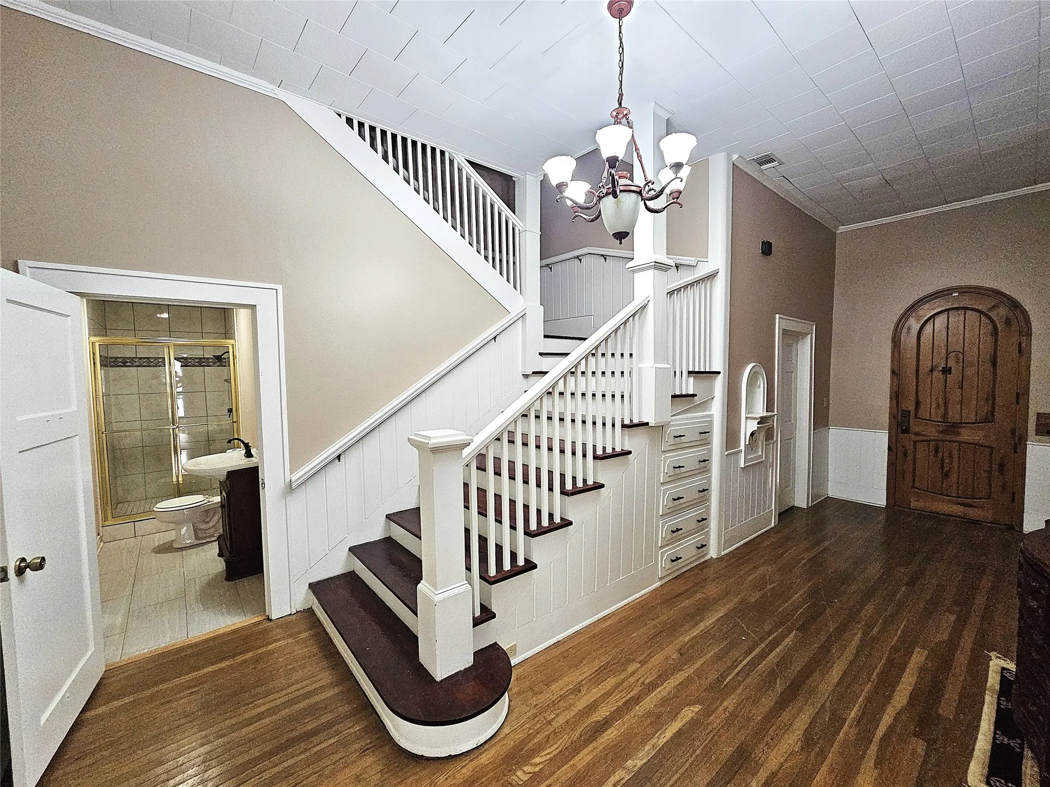 Single Family Residence For Sale in Limestone County , 511 E Farrar Street, Groesbeck, Texas 76642, 5 Bedrooms, 5 Bathrooms, Garage spaces, 4,037 Sqft, built in 1924, Price $375,000, mls#21130475, Real Estate Agent in Groesbeck, Homes For Sale in Limestone county, Homes For Sale in Groesbeck, Realtor in Groesbeck Texas, Real Estate Brokerage Independent Realty Texas, Luminita Cordes Realtor
