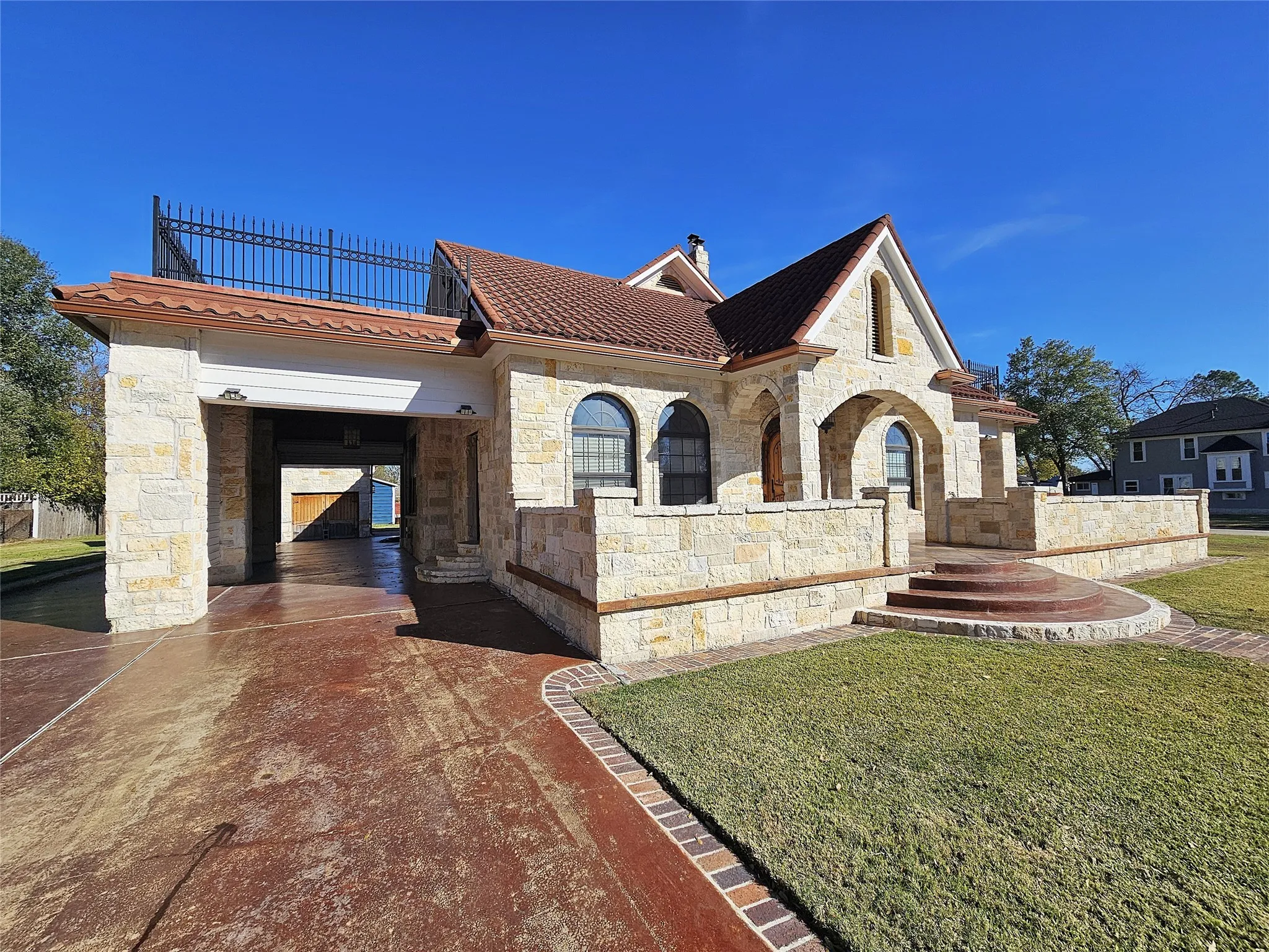 Single Family Residence For Sale in Limestone County , 511 E Farrar Street, Groesbeck, Texas 76642, 5 Bedrooms, 5 Bathrooms, Garage spaces, 4,037 Sqft, built in 1924, Price $375,000, mls#21130475, Real Estate Agent in Groesbeck, Homes For Sale in Limestone county, Homes For Sale in Groesbeck, Realtor in Groesbeck Texas, Real Estate Brokerage Independent Realty Texas, Luminita Cordes Realtor