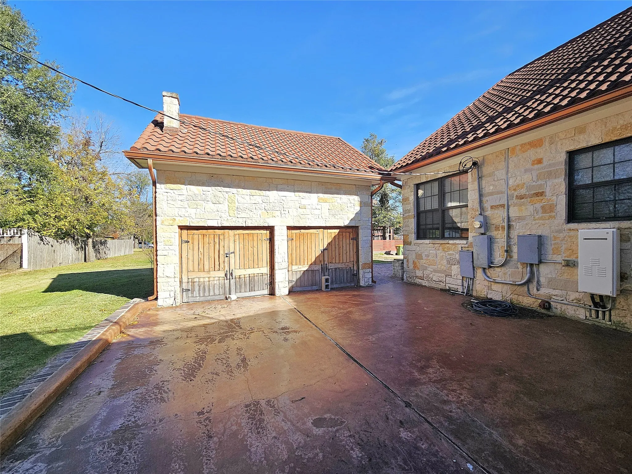 Single Family Residence For Sale in Limestone County , 511 E Farrar Street, Groesbeck, Texas 76642, 5 Bedrooms, 5 Bathrooms, Garage spaces, 4,037 Sqft, built in 1924, Price $375,000, mls#21130475, Real Estate Agent in Groesbeck, Homes For Sale in Limestone county, Homes For Sale in Groesbeck, Realtor in Groesbeck Texas, Real Estate Brokerage Independent Realty Texas, Luminita Cordes Realtor
