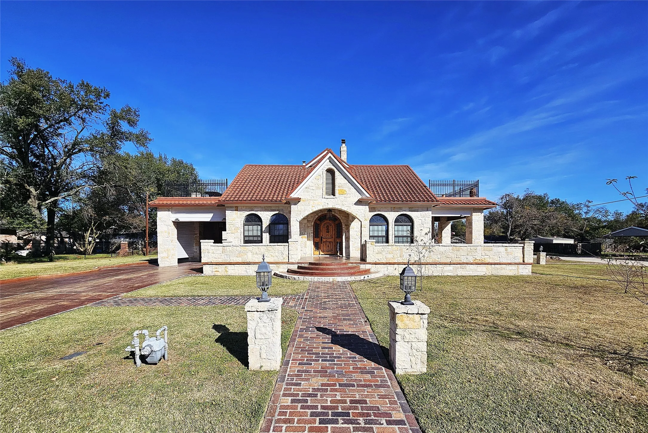 Single Family Residence For Sale in Limestone County , 511 E Farrar Street, Groesbeck, Texas 76642, 5 Bedrooms, 5 Bathrooms, Garage spaces, 4,037 Sqft, built in 1924, Price $375,000, mls#21130475, Real Estate Agent in Groesbeck, Homes For Sale in Limestone county, Homes For Sale in Groesbeck, Realtor in Groesbeck Texas, Real Estate Brokerage Independent Realty Texas, Luminita Cordes Realtor