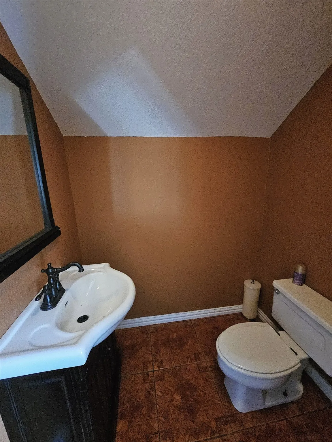 Single Family Residence For Sale in Limestone County , 511 E Farrar Street, Groesbeck, Texas 76642, 5 Bedrooms, 5 Bathrooms, Garage spaces, 4,037 Sqft, built in 1924, Price $375,000, mls#21130475, Real Estate Agent in Groesbeck, Homes For Sale in Limestone county, Homes For Sale in Groesbeck, Realtor in Groesbeck Texas, Real Estate Brokerage Independent Realty Texas, Luminita Cordes Realtor