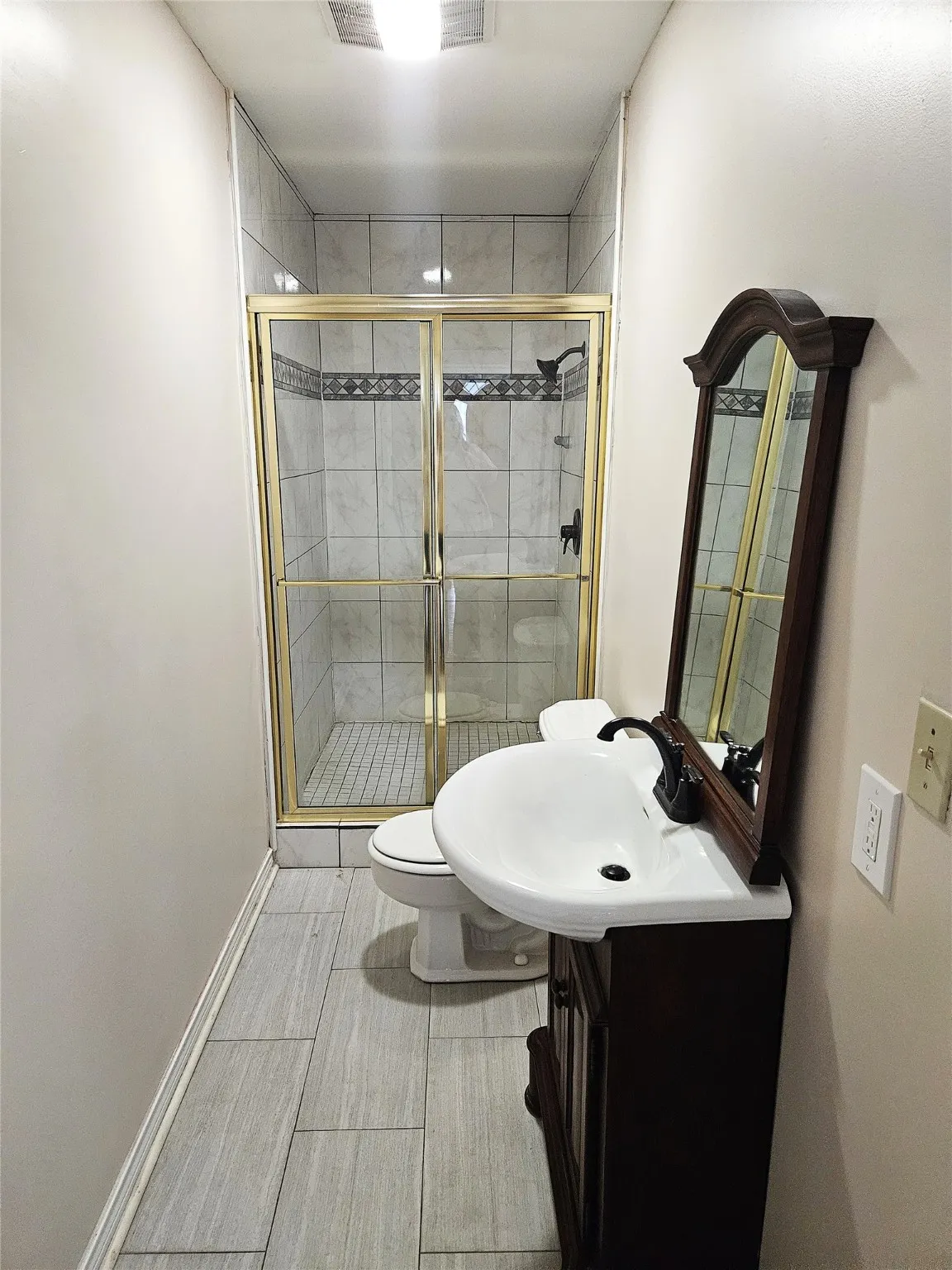 Single Family Residence For Sale in Limestone County , 511 E Farrar Street, Groesbeck, Texas 76642, 5 Bedrooms, 5 Bathrooms, Garage spaces, 4,037 Sqft, built in 1924, Price $375,000, mls#21130475, Real Estate Agent in Groesbeck, Homes For Sale in Limestone county, Homes For Sale in Groesbeck, Realtor in Groesbeck Texas, Real Estate Brokerage Independent Realty Texas, Luminita Cordes Realtor