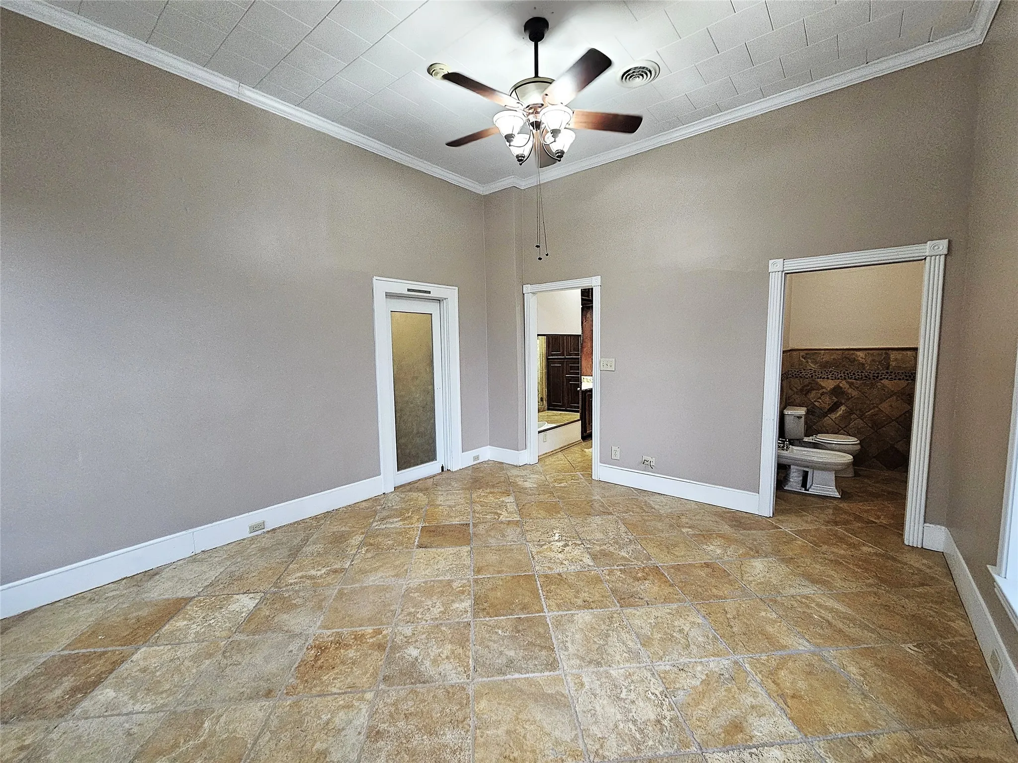 Single Family Residence For Sale in Limestone County , 511 E Farrar Street, Groesbeck, Texas 76642, 5 Bedrooms, 5 Bathrooms, Garage spaces, 4,037 Sqft, built in 1924, Price $375,000, mls#21130475, Real Estate Agent in Groesbeck, Homes For Sale in Limestone county, Homes For Sale in Groesbeck, Realtor in Groesbeck Texas, Real Estate Brokerage Independent Realty Texas, Luminita Cordes Realtor