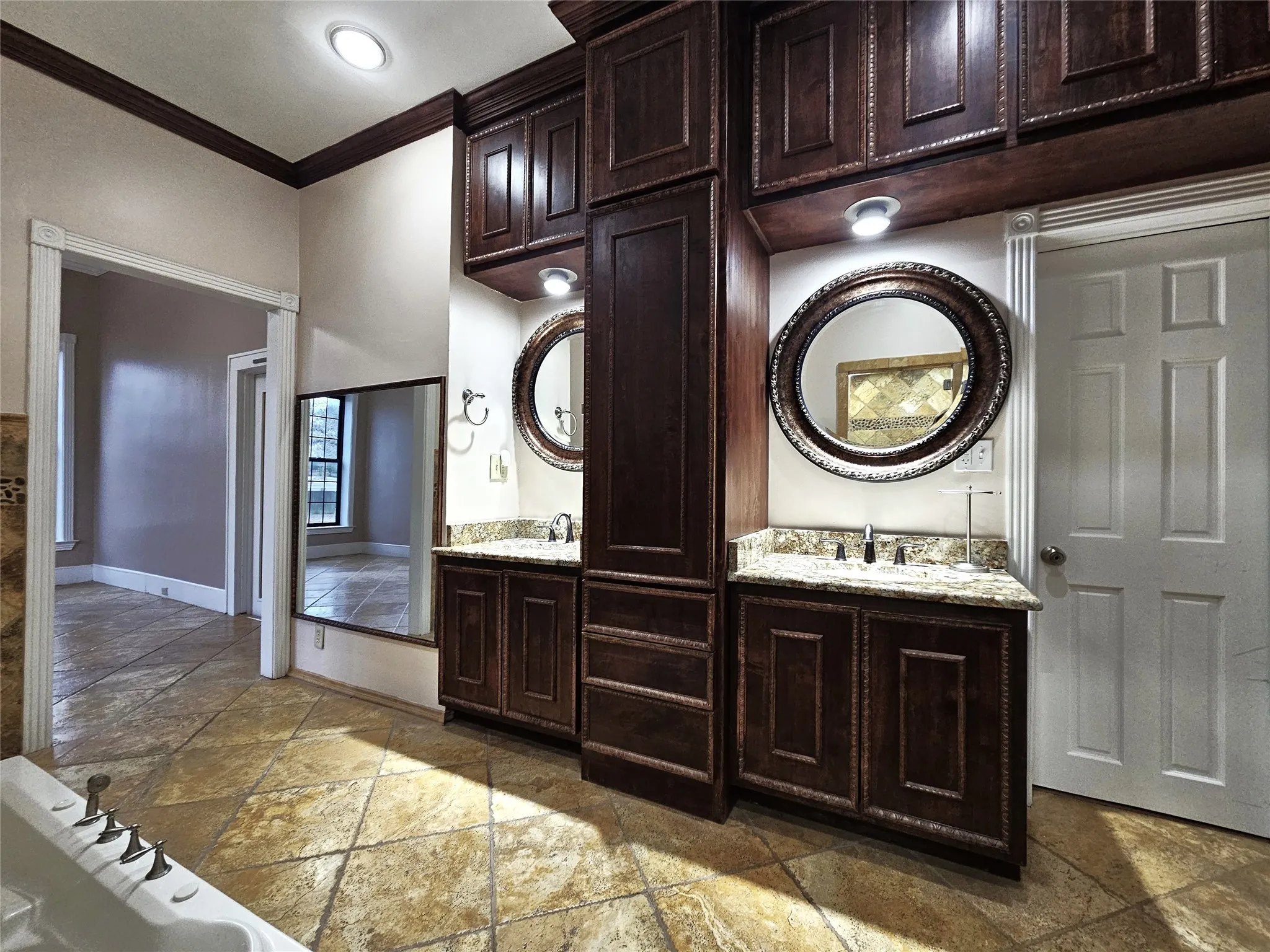 Single Family Residence For Sale in Limestone County , 511 E Farrar Street, Groesbeck, Texas 76642, 5 Bedrooms, 5 Bathrooms, Garage spaces, 4,037 Sqft, built in 1924, Price $375,000, mls#21130475, Real Estate Agent in Groesbeck, Homes For Sale in Limestone county, Homes For Sale in Groesbeck, Realtor in Groesbeck Texas, Real Estate Brokerage Independent Realty Texas, Luminita Cordes Realtor