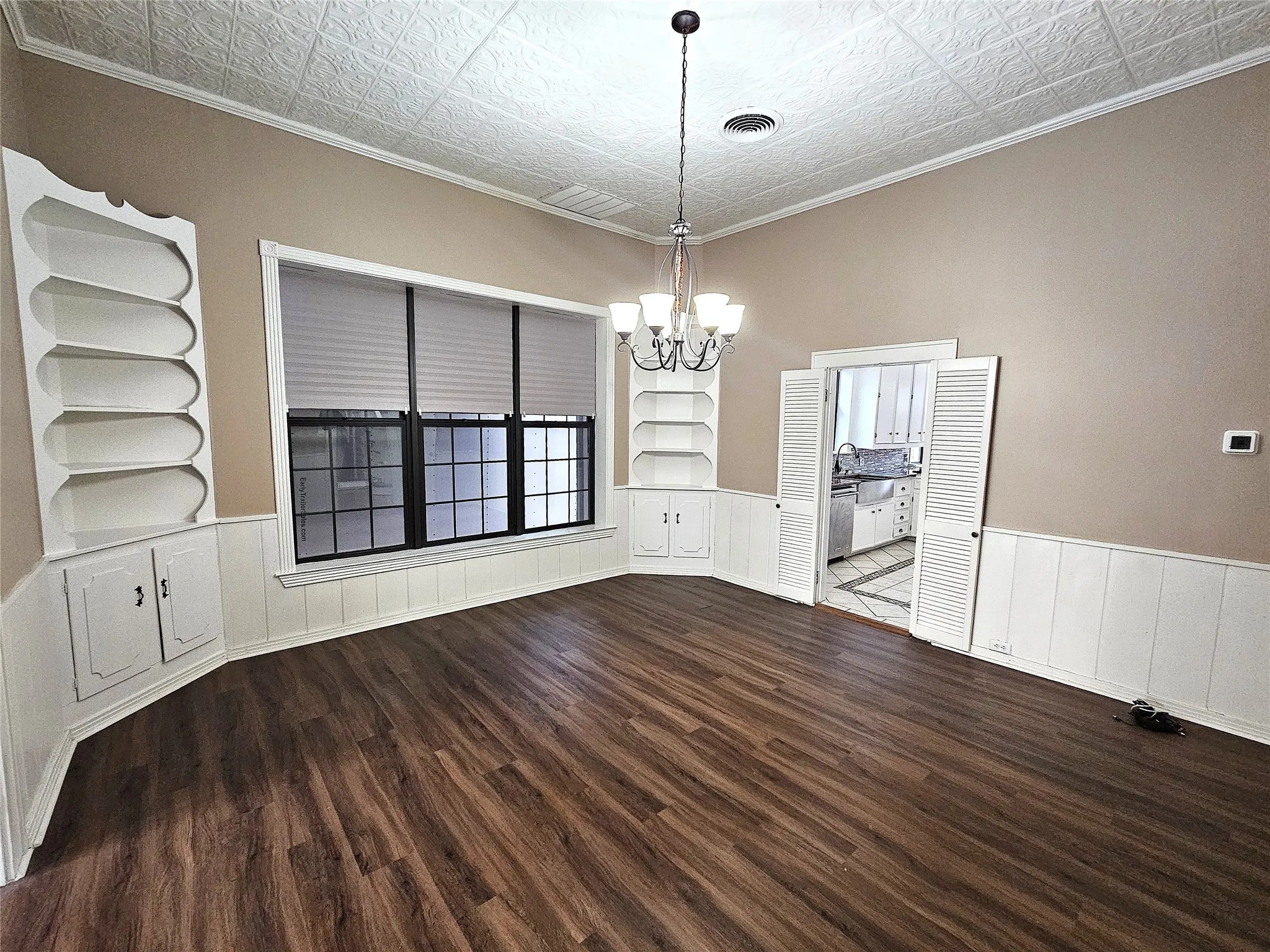 Single Family Residence For Sale in Limestone County , 511 E Farrar Street, Groesbeck, Texas 76642, 5 Bedrooms, 5 Bathrooms, Garage spaces, 4,037 Sqft, built in 1924, Price $375,000, mls#21130475, Real Estate Agent in Groesbeck, Homes For Sale in Limestone county, Homes For Sale in Groesbeck, Realtor in Groesbeck Texas, Real Estate Brokerage Independent Realty Texas, Luminita Cordes Realtor