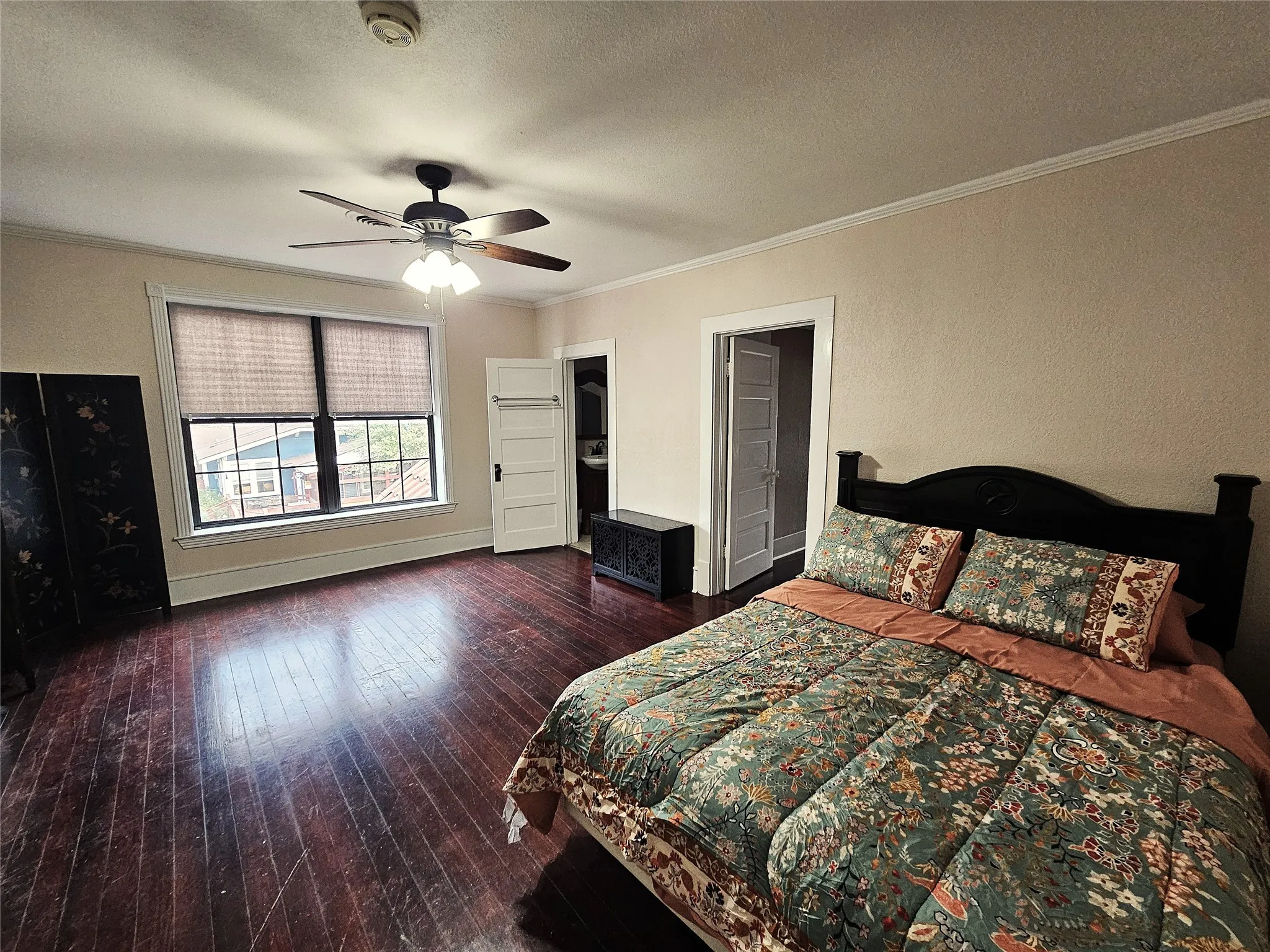 Single Family Residence For Sale in Limestone County , 511 E Farrar Street, Groesbeck, Texas 76642, 5 Bedrooms, 5 Bathrooms, Garage spaces, 4,037 Sqft, built in 1924, Price $375,000, mls#21130475, Real Estate Agent in Groesbeck, Homes For Sale in Limestone county, Homes For Sale in Groesbeck, Realtor in Groesbeck Texas, Real Estate Brokerage Independent Realty Texas, Luminita Cordes Realtor