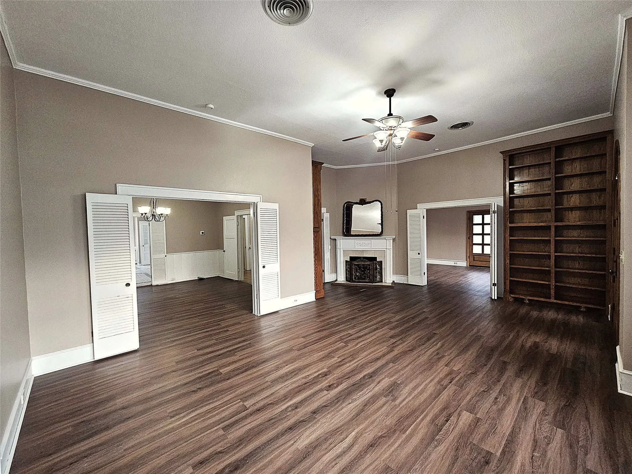 Single Family Residence For Sale in Limestone County , 511 E Farrar Street, Groesbeck, Texas 76642, 5 Bedrooms, 5 Bathrooms, Garage spaces, 4,037 Sqft, built in 1924, Price $375,000, mls#21130475, Real Estate Agent in Groesbeck, Homes For Sale in Limestone county, Homes For Sale in Groesbeck, Realtor in Groesbeck Texas, Real Estate Brokerage Independent Realty Texas, Luminita Cordes Realtor