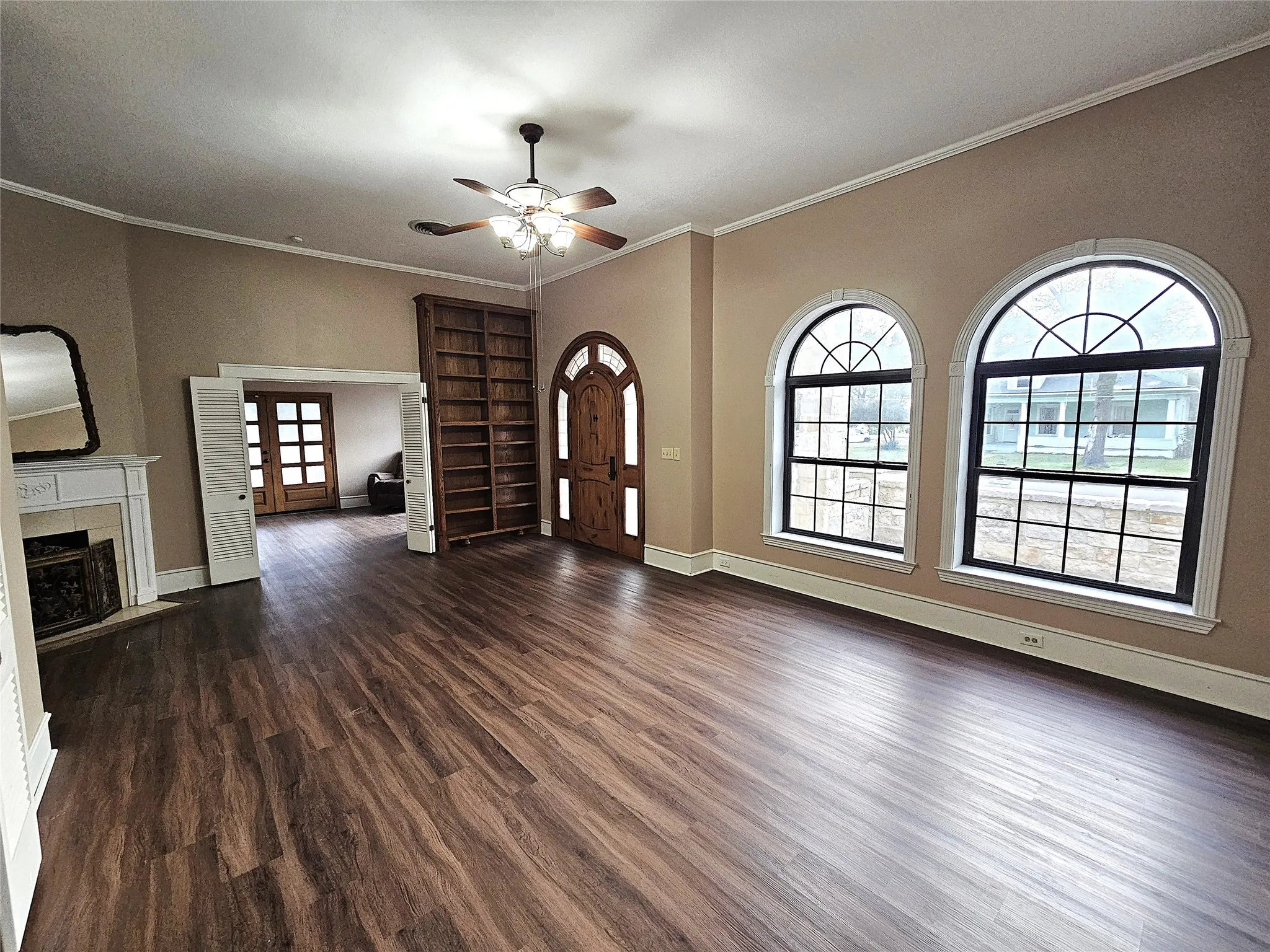 Single Family Residence For Sale in Limestone County , 511 E Farrar Street, Groesbeck, Texas 76642, 5 Bedrooms, 5 Bathrooms, Garage spaces, 4,037 Sqft, built in 1924, Price $375,000, mls#21130475, Real Estate Agent in Groesbeck, Homes For Sale in Limestone county, Homes For Sale in Groesbeck, Realtor in Groesbeck Texas, Real Estate Brokerage Independent Realty Texas, Luminita Cordes Realtor