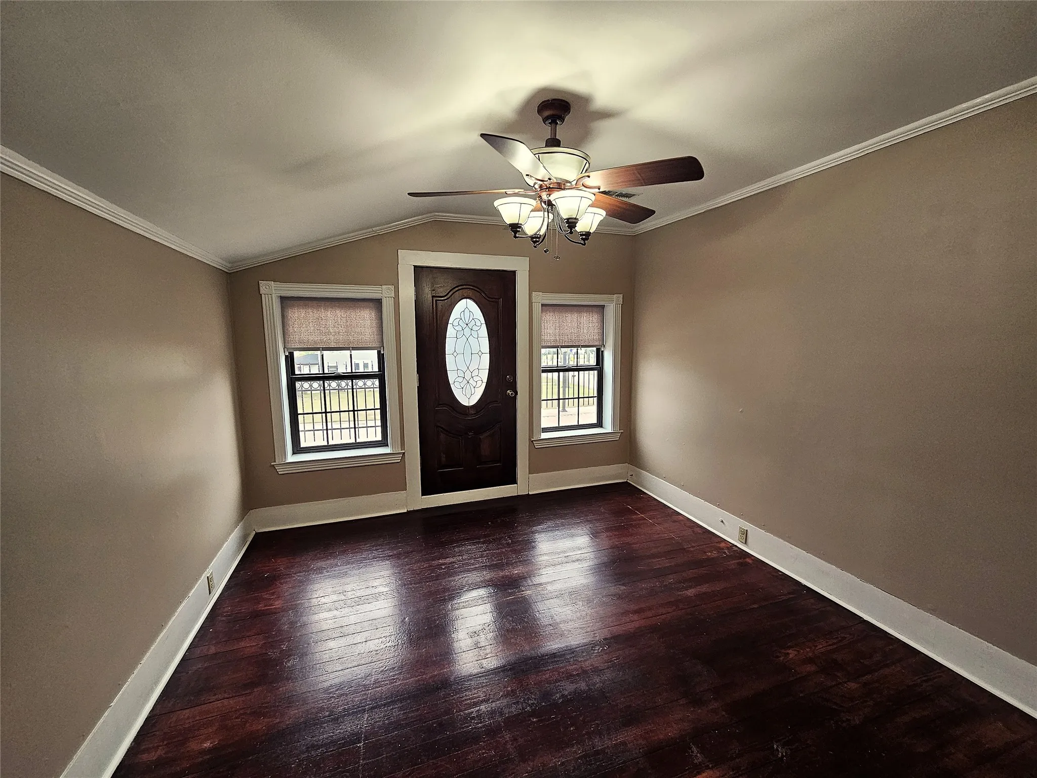 Single Family Residence For Sale in Limestone County , 511 E Farrar Street, Groesbeck, Texas 76642, 5 Bedrooms, 5 Bathrooms, Garage spaces, 4,037 Sqft, built in 1924, Price $375,000, mls#21130475, Real Estate Agent in Groesbeck, Homes For Sale in Limestone county, Homes For Sale in Groesbeck, Realtor in Groesbeck Texas, Real Estate Brokerage Independent Realty Texas, Luminita Cordes Realtor