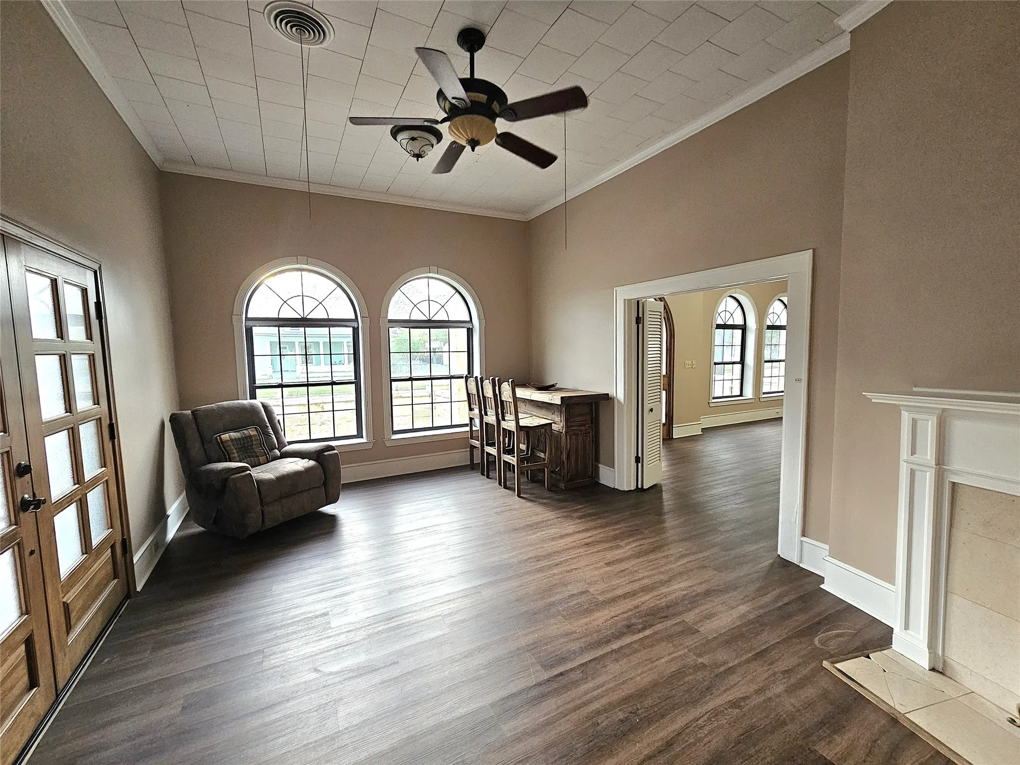 Single Family Residence For Sale in Limestone County , 511 E Farrar Street, Groesbeck, Texas 76642, 5 Bedrooms, 5 Bathrooms, Garage spaces, 4,037 Sqft, built in 1924, Price $375,000, mls#21130475, Real Estate Agent in Groesbeck, Homes For Sale in Limestone county, Homes For Sale in Groesbeck, Realtor in Groesbeck Texas, Real Estate Brokerage Independent Realty Texas, Luminita Cordes Realtor