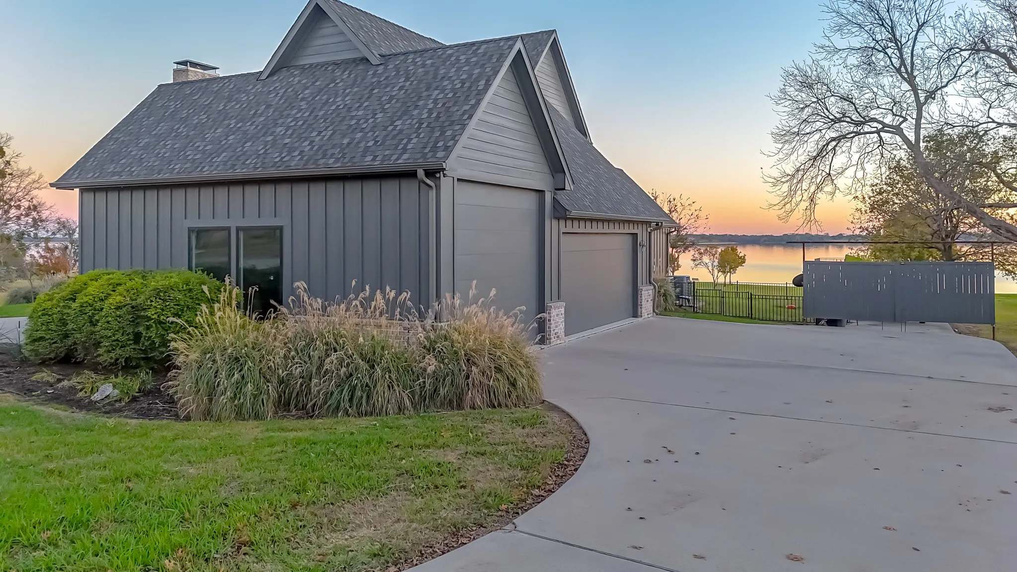 Single Family Residence For Sale in Navarro County , 3244 Francisco Bay Drive, Kerens, Texas 75144, 4 Bedroom, 5 Bathroom, 3 Garage spaces, 3,800 Sqft, built in 2017, mls#21126667, Real Estate Agent in Kerens, Homes For Sale in Navarro county, Homes For Sale in Kerens, Realtor in Kerens Texas, Real Estate Brokerage Independent Realty Texas, Luminita Cordes Realtor
