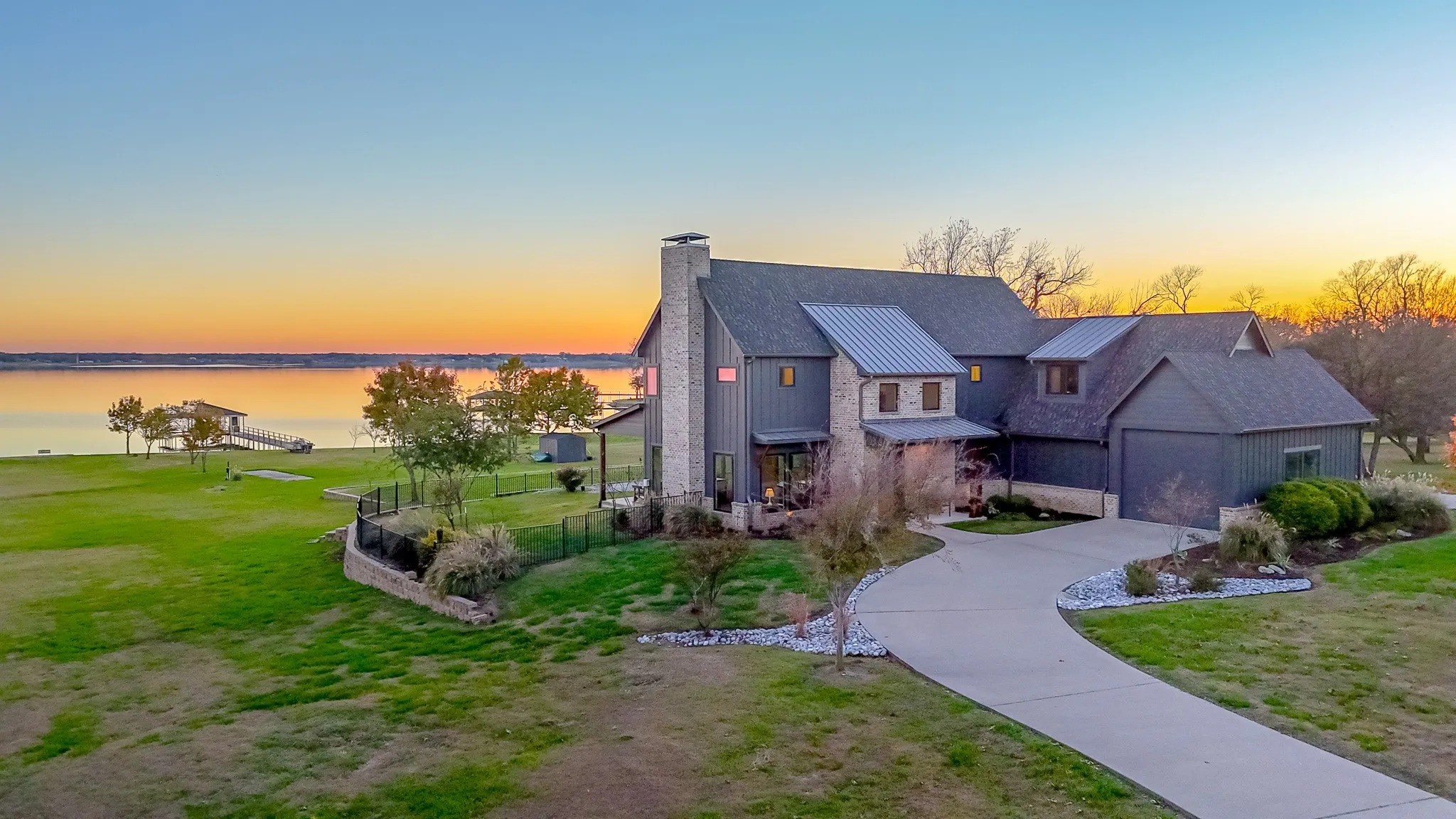 Single Family Residence For Sale in Navarro County , 3244 Francisco Bay Drive, Kerens, Texas 75144, 4 Bedroom, 5 Bathroom, 3 Garage spaces, 3,800 Sqft, built in 2017, mls#21126667, Real Estate Agent in Kerens, Homes For Sale in Navarro county, Homes For Sale in Kerens, Realtor in Kerens Texas, Real Estate Brokerage Independent Realty Texas, Luminita Cordes Realtor